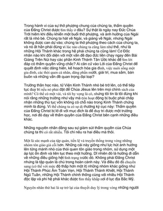 Trong hành vi của sự thờ phượng chung của chúng ta, thẩm quyền
của Đấng Christ được tìm thấy ở đâu? Sự thật là ngày nay Đức Chúa
Trời hiếm khi điều khiển một buổi thờ phượng, và ảnh hưởng của Ngài
rất là nhỏ bé. Chúng ta hát về Ngài, và giảng về Ngài, nhưng Ngài
không được can dự vào; chúng ta thờ phượng theo cách của chúng ta,
và nó ắt hẳn phải đúng vì lúc nào chúng ta cũng làm như thế, như là
những Hội Thánh khác trong hệ phái chúng ta cũng làm! Cơ Đốc
nhân nào khi đối diện với một vấn đề đạo đức liền chạy ngay đến Bài
Giảng Trên Núi hay các phần Kinh Thánh Tân Ước khác để tìm lời
đáp có thẩm quyền vững chắc? Ai căn cứ vào Lời của Đấng Christ để
quyết định việc dâng hiến, kế hoạch hóa gia đình, việc nuôi sống một
gia đình, các thói quen cá nhân, dâng phần mười, giải trí, mua sắm, bán
buôn và những vấn đề quan trọng đại loại?
Trường thần học nào, từ Viện Kinh Thánh nhỏ bé trở lên, có thể tiếp
tục duy trì nếu nó phải đặt để Chúa Jêsus lên trên mọi chính sách của
mình? Có thể có một vài, và tôi hy vọng là có, nhưng tôi tin là tôi đúng khi
nói rằng những trường như vậy mà còn hoạt động bị buộc phải chấp
nhận những thủ tục vốn không có chỗ nào trong Kinh Thánh chứng
minh là đúng. Vì thế chúng ta có sự dị thường kỳ cục này: Thẩm quyền
của Đấng Christ bị lờ đi với mục đích là để duy trì được một trường
học, nơi đó dạy về thẩm quyền của Đấng Christ bên cạnh những điều
khác.
Những nguyên nhân đằng sau sự giảm sút thẩm quyền của Chúa
chúng ta thì có rất nhiều. Tôi chỉ nêu ra hai điều mà thôi.
Một là sức mạnh của tập quán, tiền lệ và truyền thống trong vòng những
nhóm tôn giáo già cỗi hơn. Những cái này giống như lực hút ảnh hưởng
lên từng mảnh nhỏ của thói quen tôn giáo trong nhóm, sử dụng một
áp lực ổn định và liên tục theo một hướng. Dĩ nhiên đó là hướng đi dẫn
về những điều giống hệt tình trạng trước đó. Không phải Đấng Christ
nhưng là tập quán là chủ trong hoàn cảnh này. Và điều đó đã chuyển
sang (có thể với mức độ thấp hơn một ít) những nhóm khác giống như
Hội Thánh Phúc Âm Toàn Vẹn, Hội Thánh Thánh Khiết, Hội Thánh
Ngũ Tuần, những Hội Thánh chính thống cùng với nhiều Hội Thánh
độc lập và phi hệ phái khác được tìm thấy khắp nơi ở lục địa Bắc Mỹ.
Nguyên nhân thứ hai là sự trở lại của thuyết duy lý trong vòng những người
 