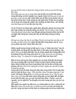quả của tội lỗi mình và thanh tẩy chúng ta khỏi sự tồn tại của tội lỗi trong
đời sống.
Hỡi những anh em của tôi, hoặc điều này là thật và có thể hiểu được
trong đời sống và kinh nghiệm con người, hoặc Cơ Ðốc giáo là một trò
gian lận rẻ tiền của thời đại. Hoặc điều này là thật và tùy thuộc vào sự
lựa chọn thuộc linh, hoặc chúng ta nên gấp Kinh Thánh lại và quẳng
nó đi cùng với những tác phẩm văn chương cổ điển khác, vốn không
còn thích hợp trên bề mặt địa cầu này nữa.
Tạ ơn Chúa là có hàng triệu người dám đứng lên giống như trong một
ban hợp xướng và cùng lớn tiếng nói với tôi, "Ðó là chân lý! Ðức Chúa
Trời thật đã phó chính mình Ngài để giải phóng chúng ta khỏi mọi tội lỗi
và Ngài hiện đang làm công việc tẩy uế đời sống chúng ta hằng
ngày!"
Kết quả của công việc tẩy uế của Ðấng Christ là sự hoàn hảo của dân sự rất
yêu dấu của Ðức Chúa Trời, được đề cập đến trong đoạn này là "dòng
giống được lựa chọn" (theo Bản dịch cũ).
Nhiều người trong chúng ta biết quá rõ rằng từ "được lựa chọn" này đã
thường được sử dụng để che đậy hành vi tôn giáo vừa lạ thường, vừa
phi lý. Dân sự đã được biết đến như là những người làm những điều khá
lạ thường rồi lại nhe răng cười cách có ý thức mà nói lời xin lỗi không
thật tâm, rằng: "À, chúng tôi là những người được lựa chọn mà!"
Bất cứ ai có một sự lưu tâm nghiêm túc và chân thật đến lời khuyên
răn và sự hướng dẫn của Kinh Thánh có thể nhanh chóng học biết
được rằng từ được lựa chọn trong tiếng Việt mô tả dân sự được giải
phóng của Ðức Chúa Trời, không hề có chút ý nghĩa nào của tính kỳ quặc,
lố lăng hay dại dột.
Cùng một từ đó đã được dùng lần đầu tiên trong Xuất 19:5 (ở đây Bản
dịch cũ dịch là thuộc riêng - ND), khi Ðức Chúa Trời phán rằng dân Y-sơ-
ra-ên "sẽ thuộc riêng về ta, vì cả thế gian đều thuộc về ta." Ðây là cách
Ðức Chúa Trời dùng để nhấn mạnh rằng dân sự của Ngài đối với Ngài
là cả một kho báu, quý giá hơn mọi kho báu khác. Trong ý nghĩa từ
nguyên, nó có nghĩa là "ta cất giấu như món trang sức quý giá đặc biệt
của mình."
Mỗi người cha người mẹ đầy tình yêu thương đều có một ý tưởng tốt về
điều Ðức Chúa Trời muốn nói. Có nhiều trẻ con bò lê khắp nơi trong các
căn hộ, cũng như bạn có thể nhận ra những quần áo trẻ em được treo
 