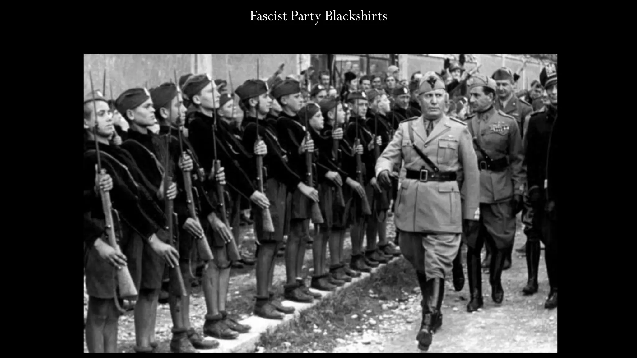 Totalitarianism - The Road to the Second World War.pdf