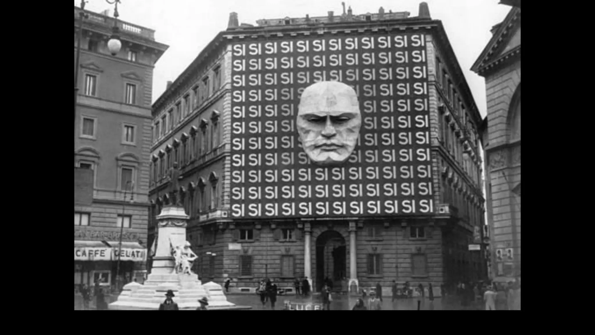 Totalitarianism - The Road to the Second World War.pdf