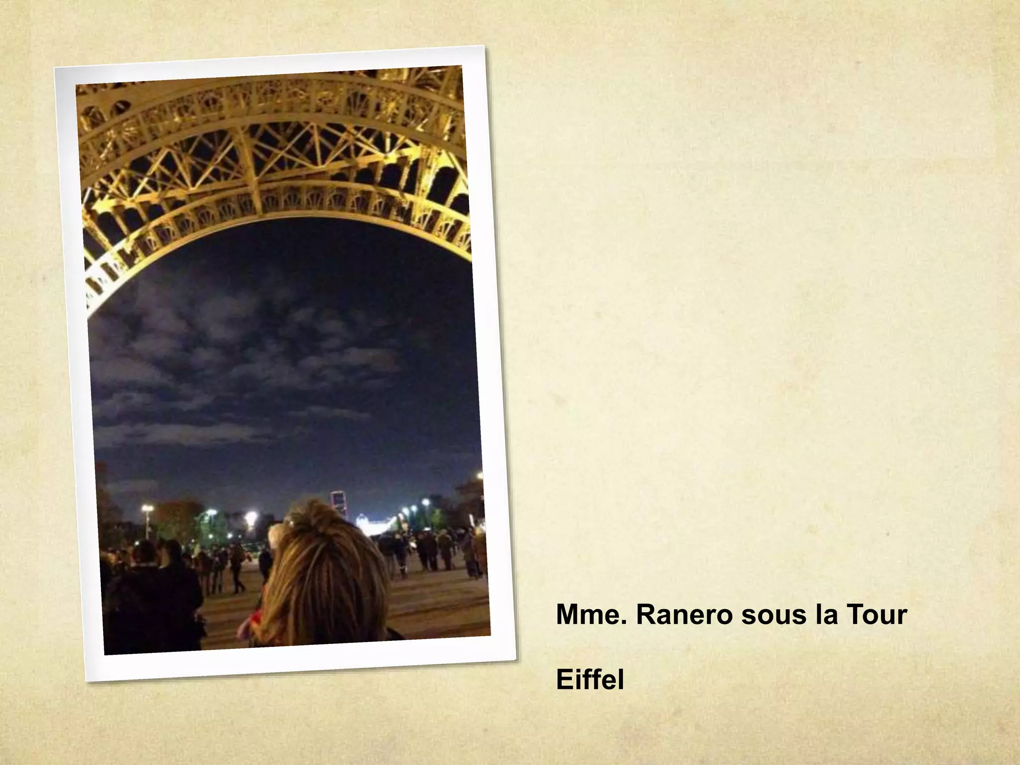Mme. Ranero sous la Tour
Eiffel
 