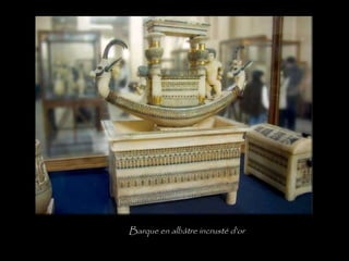 Barque en albâtre incrusté d’or
 