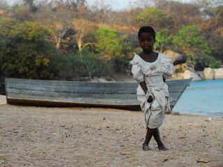 Community DevelopmentWith WESSA (Wildlife & Environmental Society of South Africa)The aim was to conduct Environmental Education workshops with the local communities to create awareness of everyday environmental issues surrounding protected areas. The environmental education game – Parks and Neighbours was played with community members. On completion of the environmental education workshop, WESSA training tools were handed over to the former students to use as a tool for environmental training.