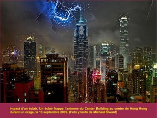 Impact d’un éclair. Un éclair frappe l’antenne du Center Building au centre de Hong Kong durant un orage, le 13 septembre 2009. (Foto y texto de Michael Siward) 
