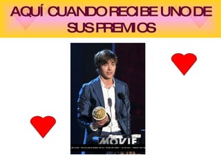 AQUÍ CUANDO RECIBE UNO DE SUS PREMIOS 