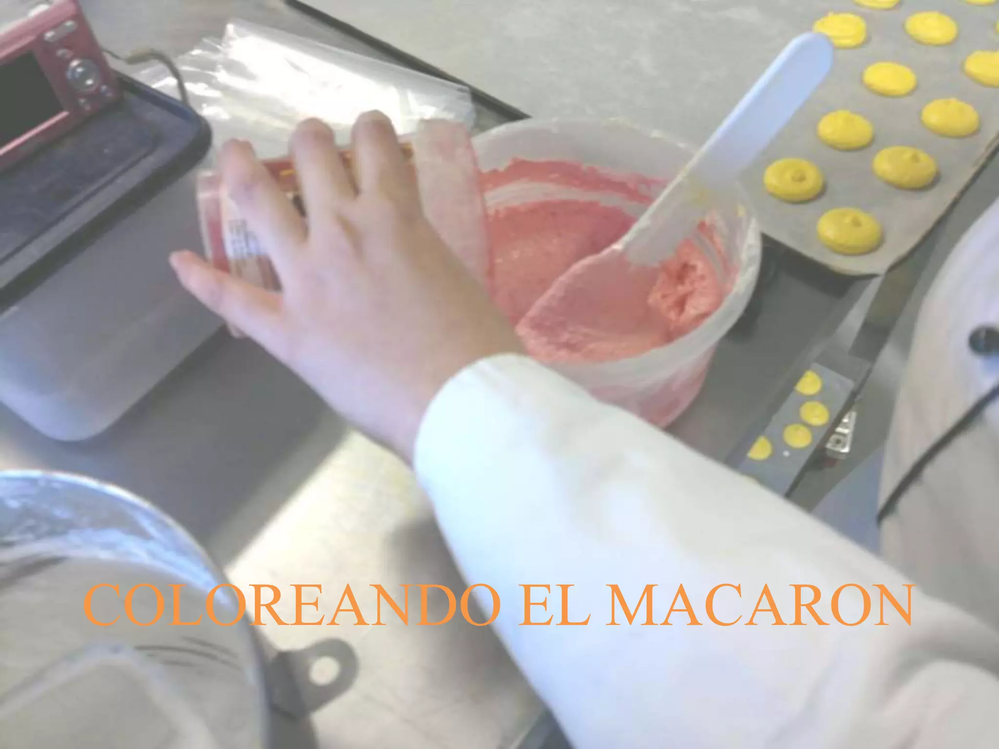 COLOREANDO EL MACARON