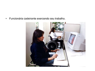 Funcionária cadeirante exercendo seu trabalho. 