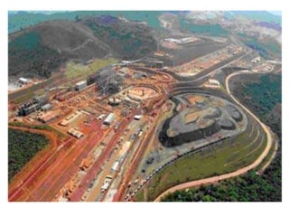 O ferro brasileiroA produção anual de minério de ferro é da ordem de 190 milhões de toneladas, o que nos coloca entre os grandes produtores mundiais. Minas Gerais contribui com mais da metade do total extraído no país. Em segundo lugar está Serra dos Carajás, no Pará, onde se encontra uma província geológica de imenso potencial mineral.