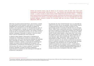 Trabalho por Projectos na Educação de Infância
7
Sempre que tocamos música, seja de câmara ou em orquestra, temos de fazer duas coisas muito
importantes ao mesmo tempo. Uma é exprimir-nos – caso contrário não contribuímos para a experiência
musical – e a outra é escutar os outros músicos, faceta indispensável para se fazer música. (...) A arte de
tocar música é a arte de simultaneamente tocar e escutar, sendo que uma reforça a outra. Isto passa-se tanto
a nível individual como colectivo: a execução é valorizada pela escuta e uma voz é valorizada pela outra. Esta
qualidade dialógica, inerente à música, foi a principal razão que nos levou a fundar uma orquestra
(Barenboim, 2009:70).
1
O conceito de “scaffolding” (pôr/colocar andaimes) foi introduzido por Wood, Bruner e Ross em 1976 (Vasconcelos, 2000) para indicar situações apoiadas por adultos em que as crianças
podem estender as suas competências e saberes presentes a níveis mais altos de competências e saber.
Esta frase do grande pianista Barenboim, descrevendo o sentido
da organização de uma orquestra, pode aplicar-se à relevância
pedagógica que encontramos na realização do trabalho de
projecto: uma importância fulcral da individualidade de cada um
mas, simultaneamente, a atenção ao colectivo que é tecido de
outros, de modo a que se possa realizar e dar sentido à tarefa ou
à obra de arte. É a ressonância da nossa voz nos outros que dá
sentido e qualidade à execução no colectivo. Como se o outro
fosse a caixa de ressonância do nosso próprio ser.
O objectivo deste trabalho é demonstrar a importância da
introdução da metodologia de trabalho de projecto desde os
primeiros anos, como forma de promover propostas de qualidade
para a educação de infância. Em “pano de fundo” o presente
trabalho é ilustrativo, também, da aplicação da metodologia de
trabalho de projecto entre formadores de formadores, com
sensibilidades e competências diversificadas que, ao longo dos
1
últimos anos, têm vindo a “colocar andaimes” através de
projectos realizados no âmbito da prática profissional
supervisionada no contexto de uma instituição de formação de
professores e educadores.
As pesquisas dos anos 70 demonstraram que, se a educação de
infância (0-6 anos) não for de qualidade, causa limitado impacto
no desenvolvimento ulterior da criança, tornando-se uma
oportunidade perdida. Os estudos de Bairrão Ruivo em Portugal
(Ruivo, 1998), foram evidenciando este facto, nomeadamente no
que toca ao impacto na mudança das condições socio-educativas
dos grupos mais desfavorecidos (Bairrão, in Vasconcelos, 2005).
Sendo o âmbito deste trabalho o grupo etário dos 3 aos 6 anos,
não podemos deixar de afirmar um olhar mais abrangente, que
se prende com uma visão/concepção de infância dos 0 aos 12
anos (Alarcão, 2008; Vasconcelos, 2008): uma infância não
segmentada em etapas e serviços, mas entendida como um
continuum coerente, em que escolas e professores se articulem
entre si e elaborem propostas curriculares que possam abranger
os diferentes níveis educativos de um modo articulado. O
trabalho de projecto com crianças e jovens – e entre adultos –
tem-se revelado uma metodologia comprovadamente eficaz no
sentido de encontrar respostas pedagogicamente adequadas à
criança tomada como investigadora nata (Katz, 2004).
 