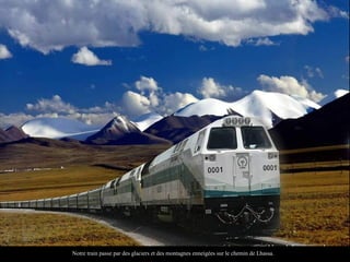 Notre train passe par des glaciers et des montagnes enneigées sur le chemin de Lhassa.
 