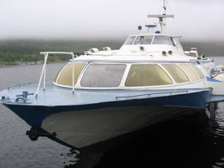 Ship
a large boat for carrying people or goods
on the sea
Passenger Liner – a large passenger
ship especially one of several owned by
a company
Hydrofoil – a large motorboat fitted with
an apparatus which raises it out of the
water when it moves high speed
 