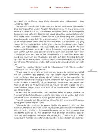 Iden Tietze ▲ T r ä u m e a m A b g r u n d
www.autonomie-und-chaos.de
58
es so weit, daß ich fürchte, diese Worte kämen aus einer anderen Welt … Uwe
… lebst du noch?
Sie brach in krampfhaftes Schluchzen aus. Ihr Herz zerriß in der brennenden
Qual der Ungewißheit um ihn. Plötzlich stand Geertje vor ihr, er war erwacht. Er
kletterte auf ihren Schoß und streichelte ihr verweintes Gesicht. Marianne preßte
ihn an sich und küßte ihn. Geertje hielt stand, obwohl er solche Zärtlichkeiten
nicht liebte. "Nicht so weinen, Mammi, ich will auch immer artig sein." Marianne
legte ihn wieder in sein Bett. Sie setzte sich neben ihn und hielt sein Händchen,
bis er wieder schlief. Dann löste sie sacht ihre Hand aus der seinen und ging
hinaus. Sie klomm die wenigen Stufen empor, die aus dem Keller in den Garten
führten. Die Wolkendecke war aufgerissen, der Mond stand im Wechsel
ziehender Wolken bald verdeckt, bald frei. Schnee lag leuchtend und rein über
dem Garten, auf den Ästen der Bänke und auf dem Zaun. Die Welt war in einer
Lautlosigkeit ertrunken, wie sie nur Schneelandschaft vermitteln kann. Fern
klang das Brummen der Flugzeuge, die sich auf dem Rückflug befinden
mochten. Wann würde dieser Ton einmal verstummen? Leise knirschte hinter ihr
der Tritt eines Menschen; sie wußte, daß Lohberg da war und wandte sich nicht
um.
"Marianne, verzeihen Sie! Ich weiß, Sie haben geweint, ich hörte es, weil ich
so nah war. Sind Sie so unglücklich?"
"Etwas mehr als sonst." War es noch da, was Uwe zu ihr gesprochen hatte?
Nur ein Schimmer des Erlebten, wie von einem Traum herrührend, war
zurückgeblieben. Nun war wieder die Wirklichkeit an sie herangetreten. Sie
betrachtete forschend Lohbergs Gesicht, tastete mit den Augen von seiner Stirn
zu den dunklen, schwermütig blickenden Augen, haftete auf dem Mund, dem
Kinn, so, als sähe sie ihn zum erstenmal bewußt. Er war nicht so groß wie Uwe,
seine Schultern hingen etwas nach vorn, als sei er sehr müde. Dennoch wirkte
sein Körper kräftig.
Es erschien ihr unvorstellbar, daß zwischen ihnen je etwas anderes als
Freundschaft bestehen könnte; es durfte nicht sein. Und sie wußte, daß er nie
den ersten Schritt tun würde. Er würde genauso leiden wie sie.
"Nun ist es wieder gut. Ein andermal dürfen Sie sich um mich nicht sorgen.
Sowas geht vorüber wie ein Sturm."
"Ich werde mich noch um Sie sorgen, fürchte ich, wenn ich nicht mehr bei
Ihnen bin, Marianne. Ich wollte schon heute gehen, gleich nach unserer kurzen
Aussprache. Ich dachte an Ruth und wollte versuchen, zu ihr zu kommen. Aber
ich dachte auch an Sie. Wie erbärmlich muß ich Ihnen erscheinen, daß ich
mich seit drei Monaten verkrieche wie ein Feigling. Daheim bin ich getilgt,
ausgelöscht. Hier lebe ich weiter und belaste Sie. Es dauert doch alles zu lange!
 