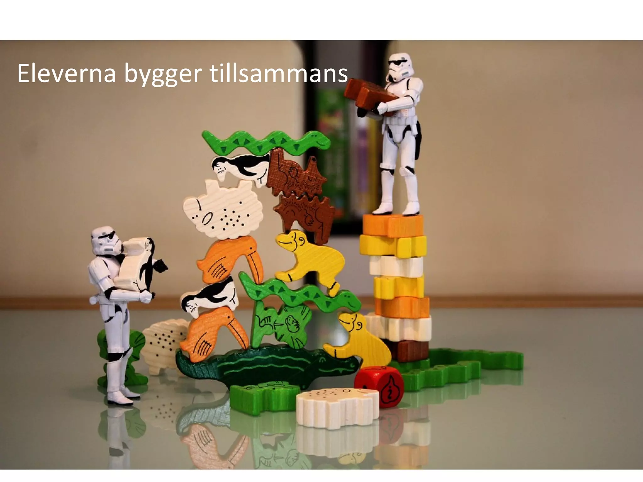 Eleverna bygger tillsammans 