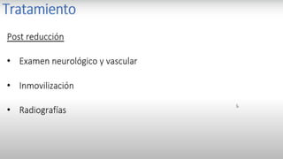 LUXACIONES ESTERNOCLAVICULARES
Luxación Posterior Luxación Anterior
Peligrosa
La clavícula se proyecta por abajo del
plano horizontal
No se palpa el extremo proximal de la
clavícula
Dificultad respiratoria, sensación de
ahogo, daño circulatorio
La clavícula se proyecta por arriba del
plano horizontal.
RX ROCKWOOD.
Evaluar que no esté lacerada la tráquea, esófago o los grandes
vasos retroesternales
El paciente en decúbito dorsal con anestesia, se tracciona el
bazo hacia abajo haciendo resaltar al clavícula hacia adelante,
la que se toma entre los dedos traccionando a su posición
normal y luego vendaje en 8 durante 3 a 4 semanas.
Reducción con el paciente sentado, traccionando los
hombros hacia atrás con apoyo en el medio de la
columna dorsal e inmovilización con un vendaje
semidirigido en 8 durante 4 a 6 semanas, o también
uso de cabestrillo.
 