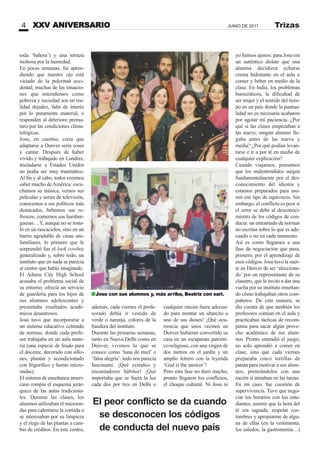 XXV ANIVERSARIO4 JUNIO DE 2011 Trizas
toda ‘bañera’) y una terraza
mohosa por la humedad.
En pocas semanas, fui apren-
diendo que nuestro ojo está
viciado de la pulcritud occi-
dental; muchas de las situacio-
nes que entendemos como
pobreza y suciedad son en rea-
lidad dejadez, falta de interés
por lo puramente material, o
responden al deterioro prema-
turo por las condiciones clima-
tológicas.
Josu, en cambio, creía que
adaptarse a Denver sería coser
y cantar. Después de haber
vivido y trabajado en Londres,
trasladarse a Estados Unidos
no podía ser muy traumático.
Al fin y al cabo, todos creemos
saber mucho deAmérica: escu-
chamos su música, vemos sus
películas y series de televisión,
conocemos a sus políticos más
destacados, bebemos sus re-
frescos, comemos sus hambur-
guesas…Y, aunque no se insta-
ló en un rascacielos, sino en un
barrio agradable de casas uni-
familiares, lo primero que le
sorprendió fue el look cowboy
generalizado y, sobre todo, un
instituto que en nada se parecía
al centro que había imaginado.
El Adams City High School
acusaba el problema social de
su entorno: ofrecía un servicio
de guardería para los hijos de
sus alumnos adolescentes y
presentaba resultados acadé-
micos desastrosos.
Josu tuvo que incorporarse a
un sistema educativo colmado
de normas, donde cada profe-
sor trabajaba en un aula mate-
ria (una especie de feudo para
el docente, decorado con sillo-
nes, plantas y acondicionado
con frigorífico y horno micro-
ondas).
El sistema de enseñanza ameri-
cano rompía el esquema jerár-
quico de las aulas tradiciona-
les. Durante las clases, los
alumnos utilizaban el microon-
das para calentarse la comida o
se interesaban por su limpieza
y el riego de las plantas a cam-
bio de créditos. En este centro,
además, cada viernes el profe-
sorado debía ir vestido de
verde o naranja, colores de la
bandera del instituto.
Durante las primeras semanas,
tanto en Nueva Delhi como en
Denver, vivimos lo que se
conoce como ‘luna de miel’ o
‘falsa alegría’: todo nos parecía
fascinante. ¡Qué extraños y
encantadores hábitos! ¡Qué
importaba que se fuera la luz
cada dos por tres en Delhi o
cualquier rincón fuera adecua-
do para montar un altarcito a
uno de sus dioses! ¡Qué ocu-
rrencia que unos vecinos en
Denver hubieran convertido su
casa en un escaparate patrióti-
co-religioso, con una virgen de
dos metros en el jardín y un
amplio letrero con la leyenda
‘God is the answer’!
Pero esta fase no duró mucho,
pronto llegaron los conflictos,
el choque cultural. Ni Josu ni
yo fuimos ajenos: para Josu era
un auténtico dislate que una
alumna decidiera echarse
crema hidratante en el aula o
comer y beber en medio de la
clase. En India, los problemas
burocráticos, la dificultad de
ser mujer y el sentido del tiem-
po en un país donde la puntua-
lidad no es necesaria acabaron
por agotar mi paciencia. ¿Por
qué si las clases empezaban a
las nueve, ningún alumno lle-
gaba antes de las nueve y
media? ¿Por qué podían levan-
tarse e ir a por té en medio de
cualquier explicación?
Cuando viajamos, pensamos
que los malentendidos surgen
fundamentalmente por el des-
conocimiento del idioma y
estamos preparados para asu-
mir ese tipo de equívocos. Sin
embargo, el conflicto es peor si
el error se debe al desconoci-
miento de los códigos de con-
ducta: un entramado de normas
no escritas sobre lo que es ade-
cuado o no en cada momento.
Así es como llegamos a una
fase de negociación que pasa,
primero, por el aprendizaje de
esos códigos. Josu tuvo la suer-
te en Denver de ser ‘alecciona-
do’ por un representante de su
claustro, que le invitó a dar una
vuelta por su instituto enseñan-
do cómo trabajaban otros com-
pañeros. De esta manera, se
dio cuenta de que también los
profesores comían en el aula y
practicaban tácticas de recom-
pensa para sacar algún prove-
cho académico de sus alum-
nos. Pronto entendió el juego;
no solo aprendió a comer en
clase, sino que cada viernes
preparaba cinco tortillas de
patata para motivar a sus alum-
nos, premiándolos con una
ración si atinaban en las tareas.
En mi caso, fue cuestión de
supervivencia. Tuve que nego-
ciar los horarios con los estu-
diantes, asumir que la hora del
té era sagrada, respetar cos-
tumbres y apropiarme de algu-
na de ellas (en la vestimenta,
los saludos, la gastronomía…)
Josu con sus alumnos y, más arriba, Beatriz con sari.
El peor conflicto se da cuando
se desconocen los códigos
de conducta del nuevo país
 