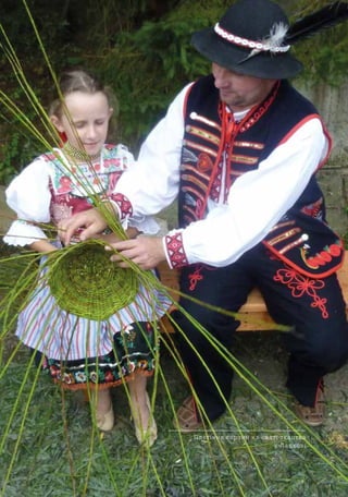 Плетіння корзин на святі ткацтва
у Лацкові
 