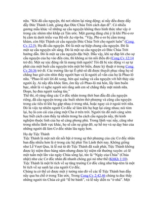 nữa. “Khi đã cầu nguyện, thì nơi nhóm lại rúng động; ai nấy đều được đầy
dẫy Đức Thánh Linh, giảng đạo Đức Chúa Trời cách dạn dĩ”. Có nhiều
gương mẫu khác về những sự cầu nguyện không theo hình thức như vậy ở
trong các nhóm nhỏ khắp cả Tân ước. Một gương đáng chú ý là khi Phi-e-rơ
bị cầm tù dưới triều vua Hê-rốt Ạc-ríp-ba. “Vậy, Phi-e-rơ bị cầm trong
khám, còn Hội Thánh cứ cầu nguyện Đức Chúa Trời cho người luôn” (Cong
Cv 12:5). Họ đã cầu nguyện. Đó là một sự hiệp chung cầu nguyện. Đó là
một sự cầu nguyện sốt sắng. Đó là một sự cầu nguyện có Đức Chúa Trời
hướng dẫn. Đó là một sự cầu nguyện đặc biệt. Dẫu vậy, khi sự đáp lời cho sự
cầu nguyện của họ vào đến cửa, thì không ai tin nổi điều đó (Cong Cv 12:14
trở đi). Một sự xúc động rất là mang tính người! Tôi đã bị xúc động vì sự tự
phát của một buổi cầu nguyện trên một bờ biển, được ký thuật ở trong Cong
Cv 20:36 trở đi. Các trưởng lão tại Ê-phê-sô đã được thuyết phục rằng họ sẽ
chẳng bao giờ còn nhìn thấy người bạn và là người cố vấn của họ là Phao-lô
nữa. “Phao-lô nói lời đó xong, bèn quì xuống và cầu nguyện với hết thảy các
người ấy. Ai nấy đều khóc lắm, ôm lấy cổ Phao-lô mà hôn, lấy làm buồn
bực, nhất là vì nghe người nói rằng anh em sẽ chẳng thấy mặt mình nữa.
Đoạn, họ đưa người xuống tàu.”
Thế thì, rõ ràng rằng các Cơ đốc nhân trong thời ban đầu đã cầu nguyện
riêng, đã cầu nguyện trong các buổi nhóm thờ phượng và cũng cầu nguyện
trong các tiểu tổ khi họ gặp nhau ở trong nhà, hoặc ngay cả ở ngoài trời nữa.
Đó là việc tự nhiên người Cơ đốc sẽ làm khi họ họp lại cùng nhau; nói tóm
lại, họ là con cái của cùng một Cha ở trên trời. Người tín đồ mới càng sớm
học biết cách cảm thấy tự nhiên trong ba cách cầu nguyện nầy, thì kinh
nghiệm thuộc linh của họ sẽ càng phong phú. Trong lãnh vực nầy, cũng như
trong nhiều lãnh vực khác, họ sẽ cần sự giúp đỡ, sự hỗ trợ và sự dạy bảo của
những người đã làm Cơ đốc nhân lâu ngày hơn.
Họ dự Tiệc Thánh
Tiệc Thánh là một nét rất nổi bật ở trong sự thờ phượng của các Cơ đốc nhân
ban đầu nhiều hơn là ở trong các hệ phái Tin Lành thời nay. Không giống
như Lễ Vượt Qua, là lễ mà từ đó Tiệc Thánh đã xuất phát, Tiệc Thánh không
được kỷ niệm theo hàng năm nhưng được kỷ niệm rất thường xuyên: có lẽ
một tuần một lần vào ngày Chúa sống lại, tức là “Ngày của Chúa” (Chúa
nhật) như các Cơ đốc nhân đã nhanh chóng gọi nó như thế (KhKh 1:10).
Tiệc Thánh là một bí tích về sự tăng trưởng Cơ đốc cũng như báp-têm là một
bí tích về sự sanh lại của người Cơ đốc.
Chúng ta có thể có được một ý tưởng nào đó về các lễ Tiệc Thánh ban đầu
nầy qua ba chỗ ở trong Tân ước. Trong Cong Cv 2:42,46 chúng ta đọc thấy
những người tin Chúa cứ giữ “lễ bẻ bánh”, và lễ nầy diễn ra “ở nhà”. Một
 