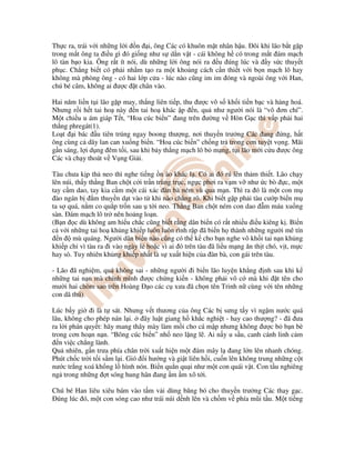 Th c ra, trái v i nh ng l i n i, ông Các có khuôn m t nhân h u. ôi khi lão b t g p
trong m t ông ta i u gì ó gi ng như s d n v t - cái không h có trong m t ám m ch
lô tàn b o kia. Ông r t ít nói, dù nh ng l i ông nói ra u úng lúc và y s c thuy t
ph c. Ch ng bi t có ph i nh m t o ra m t kho ng cách c n thi t v i b n m ch lô hay
không mà phòng ông - có hai l p c a - lúc nào cũng im m óng và ngoài ông v i Han,
chú bé câm, không ai ư c t chân vào.
Hai năm li n t i lão g p may, th ng liên ti p, thu ư c vô s kh i ti n b c và hàng hoá.
Nhưng r i h t tai ho này n tai ho khác p n, qu như ngư i nói là “vô ơn chí”.
M t chi u u ám giáp T t, “Hoa cúc bi n” ang trên ư ng v Hòn G c thì v p ph i hai
th ng phregát(1).
Lo t i bác u tiên trúng ngay boong thư ng, nơi thuy n trư ng Các ang ng, h t
ông cùng c dãy lan can xu ng bi n. “Hoa cúc bi n” ch ng tr trong cơn tuy t v ng. Mãi
g n sáng, l i d ng êm t i, sau khi b y th ng m ch lô b m ng, t i lão m i c u ư c ông
Các và ch y thoát v V ng Gi i.
Tàu chưa k p th neo thì nghe ti ng n ào khác l . Có ai ó rú lên th m thi t. Lão ch y
lên núi, th y th ng Ban ch t c i tr n trùng tr c, ng c phơi ra v m v như c bò c, m t
tay c m dao, tay kia c m m t cái xác àn bà ném vù qua m n. Thì ra ó là m t con m
ào ngán b m thuy n d t vào t khi nào ch ng rõ. Khi bi t g p ph i tàu cư p bi n m
ta s quá, n m co qu p tr n sau t i neo. Th ng Ban ch t ném con dao m máu xu ng
sàn. ám m ch lô tr nên ho ng lo n.
(B n c dù không am hi u ch c cũng bi t r ng dân bi n có r t nhi u i u kiêng k . Bi n
c v i nh ng tai ho kh ng khi p luôn luôn rình r p ã bi n h thành nh ng ngư i mê tín
n mù quáng. Ngư i dân bi n nào cũng có th k cho b n nghe vô kh i tai n n kh ng
khi p ch vì tàu ra i vào ngày l ho c vì ai ó trên tàu ã li u m ng ăn th t chó, v t, m c
hay sò. Tuy nhiên kh ng khi p nh t là s xu t hi n c a àn bà, con gái trên tàu.
- Lão ã nghi m, qu không sai - nh ng ngư i i bi n lão luy n kh ng nh sau khi k
nh ng tai n n mà chính mình ư c ch ng ki n - không ph i vô c mà khi t tên cho
mư i hai chòm sao trên Hoàng o các c xưa ã ch n tên Trinh n cùng v i tên nh ng
con dã thú).
Lúc b y gi i là t sát. Nhưng v t thương c a ông Các b sưng t y vì ng m nư c quá
lâu, không cho phép nán l i. ây lu t giang h kh c nghi t - hay cao thư ng? - ã ưa
ra l i phán quy t: hãy mang thây mày làm m i cho cá m p nhưng không ư c b b n bè
trong cơn ho n n n. “Bông cúc bi n” nh neo l ng l . Ai n y u s u, canh cánh linh c m
n vi c ch ng lành.
Qu nhiên, g n trưa phía chân tr i xu t hi n m t ám mây l ang l n lên nhanh chóng.
Phút ch c tr i t i s m l i. Gió i hư ng và gi t liên h i, cu n lên không trung nh ng c t
nư c tr ng xoá kh ng l hình nón. Bi n qu n qu i như m t con quái v t. Con t u nghiêng
ng trong nh ng t sóng hung hãn ang m m xô t i.
Chú bé Han liêu xiêu bám vào t m v i dùng băng bó cho thuy n trư ng Các thay g c.
úng lúc ó, m t con sóng cao như trái núi d nh lên và ch m v phía mũi t u. M t ti ng
 