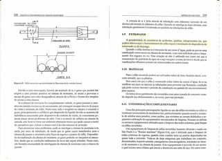 208 COLETA E TRANSPORTE DE ESGOTO SANITÁRIO
DISTRIBUiÇÃO DO F~A
-VERT LATERACEOOR LI--"7
~ f j
3
-b-- ' r
- --iJ>.-':,,
CA MARA D!EMONTANTE
ITUa:LACÁO DO SIFÃO
CAMARA DE JUSANTE
PLA NTA
COLETDR AFLUENTE
CORTE A-A
Figura 6.5 - Sifão invertido com distribuição de fluxo através de vcrtcdor lateral.
Devido a essa interrupção, haverá um acúmulo de ar e gases que poderá dar
origem a uma pressão positiva na câmara de montante, de modo a provocar o
escape de gases com odor desagradável, através de orificios e frestas dos tampões
de acesso a esta câmara.
Se a câmara de montante for completamente vedada, os gases passam a cami-
nhar em sentido inverso ao do escoamento, até conseguir escapar através de poços
de visita a montante do sifão. Neste caso, todo o oxigênio na câmara é exaurido e
gases, principalmente o sulfidrico que desprende do líquido devido ao aumento de
turbulência ocasionado pelo dispositivo de controle de vazão, se concentram po-
dendo trazer sérios problemas de odor. Com o acúmulo de sulfetos na câmara de
entrada, este local se torna um ambiente altamente tóxico que pode causar a morte
de operadores que visitam a câmara sem a devida máscara de proteção.
Para minimizar estes problemas, pode-se interligar a câmara de montante à de
saída, por meio de tubulação, de modo que os gases sejam transferidos para a
câmara de jusante e arrastados pelo fluxo de esgotos ajusante do sifão. Dependen-
do da localização da câmara de montante, os gases poderão ser lançados na atmos-
fera, desde que as condições ambientais do local não sejam afetadas. Neste caso,
não haverá a necessidade de interligaçãoda câmara de montante com a câmara de
jusante.
SIFÕES INVERTJDOS 209
(;
)
)
)
)
)
)
)
)
()
I)
( )
)
()
! )
,)
)
( )
)
)
)
')
I)
( )
)
)
)
)
)
)
()
( )
()
!)
()
A retirada de ar é feita através de tubulação com diâmetro variando de um
décimo até metade do diâmetro do sifão. Quando se interliga as duas câmaras, essa
tubulação geralmente é localizada em paralelo às tubulações do sifão.
6.9. EXTRAVASOR
A possibilidade de ocorrência de acidentes, quebras, entupimentos etc, que
podem interromper o funcionamento do sifão requer a instalação de dispositivos de
extravasão ou de descarga.
Quando o sifão destina-se à travessia de um curso d'água, pode-se prever uma
canalização extravasora na câmara de montante, com cota suficiente para o lança-
mento dos esgotos no rio. Esta solução só não é utilizada nos casos em que a
manutenção da qualidade da água no corpo receptor a torna inviável e desde que as
canalizações afluentes possam ser extravasadas em outros locais.
6.10. MATERIAIS
Para o sifão invertido podem ser utilizados tubos de ferro fundido dúctil, con-
creto armado, aço ouplástico.
Nos casos em que o sifão é construído sobre leitos de cursos d'água, deve-se
verificar seu peso ou ancorar as tubulações para prevenir sua flutuação, condição
que pode ocorrer durante o periodo de construção ou quando do seu esvaziamento
para reparos.
Os tubos leves geralmente são revestidos com uma camada de concreto visan-
do impedir seu deslocamento e, às vezes, para sua proteção.
6.11. CONSIDERAÇÕES COMPLEMENTARES
Uma das principais preocupações ligadas ao uso de sifões invertidos se refere a
eventuais necessidades de desobstruí-Ios, particularmente quando ocorre o acumu-
lo de sólidos mais pesados, como pedras, que resistem 'ao arraste hidráulico e re-
querem a utilização de equipamentos mecanizados de limpeza. Procura-se utilizar
os mesmos equipamentos utilizados para a limpeza das redes coletoras, para limpar
os sifões invertidos.
Um equipamento de limpeza de sifões invertidos bastante eficiente e usado em
São Paulo é o "Bucket machine" (figura 6.6), que é utilizado para a limpeza de
redes coletoras de esgotos, quando estas contêm terra ou pedras depositadas em
quase toda a extensão. Trata-se de duas máquinas que trabalham em conjunto,
denominadas, respectivamente, carregadeira e descarregadeira, instaladas na câma-
ra de montante e na câmara de jusante. Este equipamento é provido de um motor..
o qual aciona uma roldana que enrola e desenrola um cabo de aço. Na outra extre-
 