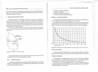 300 COLETA E TRANSPORTE DE ESGOTO SANITÁRIO
mento de tal modo que, nas condições mais desfavoráveis, a vazão de cada bom.ba
não saia dos limites de 60% e 120% da vazão correspondente ao ponto de maior
rendimento da respectiva bomba.
• Operação com bombas em série
As bombas podem ser instaladas de modo que uma mesma vazão passe
sequencialmente por duas ou mais delas. Nestes casos, podem ser instaladas. em
uma única casa de bombas, ou inseridas em pontos convenientemente escolhidos
ao longo da linha de recalque. Na associação de bombas em ~érie, cada u~a.é
responsável por uma parcela da altura manométrica total do sistema elevatono
correspondente à vazão de recalque.
A curva H x Q combinada das bombas em série é obtida pela soma dos valores
de H de cada uma, para uma mesma vazão de recalque conforme mostrado na
figura 9.19.
"
ASSOCIAÇÃO
BOMBAH BOMOA2«
u
CURVA DO
FsíSTEMA
VAZÃO
Figura 9.19 - Operação com bombas em série
o ponto de operação do sistema será obtido pela interseção das curvas H x Q
combinada das bombas e H x Q do sistema elevatório.
I

I
I
I
9.6.2. Bombas Parafuso
As principais condições para a seleção das bombas parafuso são a altura ge~-
métrica e a sua capacidade. Uma vez conhecida a altura da elevação, a sua capaci-
dade depende dos seguintes fatores:
I
(-;1
( )
i
.1.
)
./
()
,)
()
)
( )
)
)
)
( )
j
ELEV ATÓRIAS DE ESGOTO SANlT ÁRlO 3 O1
• diâmetro e rotação do parafuso;
• número de entradas;
• ângulo de inclinação do parafuso;
• nível do líquido na câmara de montante.
Diâmetro e rotação do parafuso
As bombas parafuso são geramente disponíveis em tamanhos variando de 0,3 a
4,0 m de diâmetro do parafuso e capacidade de 0,01 a 6,Om3
/s.
A rotação ótima de um parafuso é o número de rotações por minuto para o qual
a bomba opera próximo ao nível de líquido máximo na câmara de montante. A
figura 9.20 mostra a rotação ótima em função do diâmetro externo do parafuso.
00

'
1
'
I.
--<,
<,r-......
.--
90
80
70
60
50
30
20
~o-
a: 10
Oli 1.0
Diàrnetro externo =" O (m)
1.5 2.0 2.5 3.53.0 4.0 4.5
Figura 9.20 - Rotação ótima em função do diâmetro externo do parafuso. Fonte: Gehring (1971).
Número de entradas
As bombas parafuso são disponíveis em entrada simples, dupla e tripla. Para
cada acréscimo de entrada, há um aumento de aproximadamente 20% na sua capacida
Ângulo de Inclinação
A capacidade de um dado parafuso varia em função do seu ângulo de inclina-
ção, apresentando uma perda de aproximadamente 3% na sua capacidade para
cada aumento de 1% na sua inclinação, conforme mostra a figura 9.21.
Outros fatores, como espaço disponível para o parafuso, também influem na
escolha do ângulo de inclinação. Bombas parafuso com ângulo de inclinação de 30°
a 40° estão disponíveis no mercado.
)
:i I )
.u
)
)
1'1' .
.' t
, i ( )
: '
I, I ( )
li !
'I I )
L:I
! (
)
)
, I
j I )
, )
)
)
)
, )
)
I )
)
)
)
 
