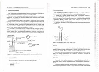 308 COLETA E TRANSPORTE DE ESGOTO SANITÁRIO
• Sensores pneumáticos
São, geralmente, utilizados em grandes elevatórias com muitos pontos de co-
mando e, também, nas elevatórias de bombas de rotação variável.
Um tipo desensor pneumático usado nas elev~tórias de esgoto é o do tipo tubo
de borbulha, que consiste em introduzir um tubo dentro do líquido, com a ponta
alinhada com o nível mínimo.
O elemento de pressão é ligado a uma linha de ar comprimido, sendo a pressão
levemente superior à altura da coluna líquida. O ar borbulhará através dos furos do
tubo indicando o nível, pois o sensor de pressão está calibrado com esses níveis.
Um aumento de nível do líquido provocará a necessidade de uma pressão de ar
maior para permitir a saída das borbulhas. O contrário acontece com a diminuição
de nível e essa variação de pressão atuará sobre o sensor.
A pressão de ar comprimido utilizado no borbulhador não deverá ser superior a
IO,33m, pois essa pressão é suficiente para manter o tubo livre de obstrução. Esse
sistema permite operar adequadamente em pequenas variações de níveis e, nos
casos extremos, pode-se utilizar um transmissor e ampliar o diferencial de pressão.
A TUBuLAçlo· DE 1/2"
00 80RBULH":OOR PODE
. SER MONTADA CENTRO
OU FORA 00 TANQUE ..
1~;~:E~!-_~"""":1'--J.; •..•..--
ESTA DisTÀNCIA PODE
VA"'lA" ATÉ 1.000, ••
__ O~I'I'CIO
"..-._"It '1..1••,.0 OU ,.U"QA
I COM eu.
VÁLVULA
DE CO~TE
P~LO "'ENOS 7 e•• PARA
--PEAIIIlANECEft ACIMA DOI SlDIW(N:"TOS
I'LUGS DE LIMPEZA
Figura 9.25 - Sensor pneumático. Fonte: Catálogo da Taylor Instrumentos do Brasil Ltda.
• Sensores elétricos
Os sensores elétricos utilizados em elevatórias de esgotos são:
- capacitância elétrica;
- eletrodos;
- ultra-som.
ELEVATÓRJAS DE ESGOTO SANITÁRIO 309
Capacitância elétrica
Um capacitor consiste de dois condutores separados por um isolante. Os con-
duto[€s são chamados de placas e o isolante é conhecido por dielétrico.
A medida que o nível do líquido aumenta, o ar, cuja constante dielétrica é
baixa, é substituído pelo líquido cuja constante é mais alta. Como a constante
dielétrica do capacitor varia linearmente com o nível, a mesma variação ocorre com
a ca~acitância. ~ssim, é possível medir o nível do líquido no poço de sucção,
medindo-se a vanação de sua capacitância.
O campo de aplicação da capacitância elétrica é análogo aos dos sensores
pneumáticos.
Figura 9.26 - Capacitância elétrica. Fonte: Garden (/976).
Eletrodo
Esse sistema consiste de uma série de eletrodos colocados em diferentes níveis
no poço. Quando o nível do líquido alcança o eletrodo, fecha-se um circuito elétri-
co que através de relês, efetua o controle do sistema de bombeamento.
Os eletrodos são raramente usados em elevatórias de esgotos, devido à necessi-
dade de sua limpeza contínua para que os materiais encontrados no esgoto não
prejudiquem o seu funcionamento.
Ultra-som
O sensor de nível, do tipo ultra-som, é o mais indicado para utilização em
medição de nível de esgoto, porque o elemento sensor não tem contato com o
líquido.
O sistema de medição utiliza um sinal ultrasônico, emitido por um transdutor e
refletido pela superficie a ser medida. O tempo de transmissão do sinal é medido
 