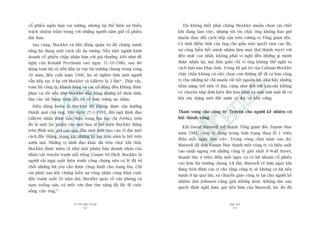TÛÂ TÖËT ÀÏËN VÔ ÀAÅI
52
PHUÅ LUÅC
53
cöí phiïëu ngùæn haån vui sûúáng, nhûng laåi thïí hiïån sûå thiïëu
traách nhiïåm trêìm troång vúái nhûäng ngûúâi nùæm giûä cöí phiïëu
daâi haån.
Sau cuâng, Mockler vaâ Höåi àöìng quaãn trõ àaä chûáng minh
rùçng hoå àuáng möåt caách rêët êën tûúång. Nïëu möåt ngûúâi kinh
doanh cöí phiïëu chêëp nhêån baán vúái giaá thûúãng 44% nhû àïì
nghõ cuãa Ronald Perelman vaâo ngaây 31-10-1986, sau àoá
duâng toaân böå söë tiïìn àêìu tû vaâo thõ trûúâng chung trong voâng
10 nùm, àïën cuöëi nùm 1996, hoå seä ngheâo hún möåt ngûúâi
vêîn tiïëp tuåc úã laåi vúái Mockler vaâ Gillette laâ 3 lêìn24
. Thêåt vêåy,
toaân böå cöng ty, khaách haâng vaâ caác cöí àöng àïìu khöng àûúåc
phuåc vuå töët nïëu nhû Mockler àêìu haâng nhûäng keã thön tñnh,
thu vaâo tuái haâng triïåu àö, vaâ vïì hûu trong an nhaân.
Àiïìu àaáng buöìn laâ Mockler àaä khöng àûúåc têån hûúãng
thaânh quaã cuãa öng. Vaâo ngaây 25-1-1991, àöåi nguä laänh àaåo
Gillette nhêån àûúåc baãn thaão trang bòa taåp chñ Forbes, trïn
àoá laâ möåt taác phêím cuãa möåt hoåa sô thïí hiïån Mockler àûáng
trïn àónh nuái, giú cao qua àêìu möåt lûúäi dao caåo vô àaåi möåt
caách àùæc thùæng, trong khi nhûäng keã baåi trêån nùçm la liïåt trïn
sûúân nuái. Nhûäng võ laänh àaåo khaác àaä trïu choåc khi thêëy
Mockler àûúåc miïu taã nhû möåt phiïn baãn doanh nhên cuãa
nhên vêåt truyïån tranh nöíi tiïëng Conan Vö Àõch. Mockler laâ
ngûúâi rêët ngaåi xuêët hiïån trûúác cöng chuáng nïn coá leä àaä tûâ
chöëi nhûäng lúâi yïu cêìu àûúåc chuåp hònh cho trang bòa. Chó
vaâi phuát sau khi chûáng kiïën sûå cöng nhêån cöng khai cuöåc
àêëu tranh suöët 16 nùm daâi, Mockler quay vïì vùn phoâng vaâ
suåm xuöëng saân, vaâ möåt cún àau tim nùång àaä lêëy ài cuöåc
söëng cuãa öng.25
Töi khöng biïët phaãi chùng Mockler muöën choån caái chïët
khi àang laâm viïåc, nhûng töi tin chùæc öng khöng bao giúâ
muöën thay àöíi caách tiïëp cêån trïn cûúng võ Töíng giaám àöëc.
Caá tñnh àiïìm tônh cuãa öng che giêëu möåt quyïët têm cao àöå,
sûå cöëng hiïën hïët mònh nhùçm laâm moåi thûá thaânh tuyïåt vúâi
àïën mûác cao nhêët, khöng phaãi vò nghô àïën nhûäng gò mònh
àûúåc nhêån laåi, maâ àún giaãn chó vò öng khöng thïí nghô ra
caách laâm naâo khaác hún. Trong hïå giaá trõ cuãa Colman Mockler
chùæc chùæn khöng coá viïåc choån con àûúâng dïî ài vaâ baán cöng
ty cho nhûäng keã chó muöën vùæt hïët nguöìn lúåi, phaá huãy nhûäng
tiïìm nùng trúã nïn vô àaåi; cuäng nhû àöëi vúái Lincoln khöng
coá chuyïån nöåp àún kiïån àoâi hoâa bònh vaâ maäi maäi mêët ài cú
höåi xêy dûång möåt àêët nûúác vô àaåi vaâ bïìn vûäng.
Tham voång cho cöng ty: Truyïìn cho ngûúâi kïë nhiïåm cú
höåi thaânh cöng
Khi David Maxwell trúã thaânh Töíng giaám àöëc Fannie Mae
nùm 1981, cöng ty àang trong tònh traång thua löî 1 triïåu
àöla möîi ngaây laâm viïåc. Trong voâng chñn nùm sau àoá,
Maxwell àaä àûa Fannie Mae thaânh möåt cöng ty coá hiïåu suêët
cao saánh ngang vúái nhûäng cöng ty gioãi nhêët úã Wall Street,
doanh thu 4 triïåu àöla möîi ngaây vaâ coá lúåi nhuêån cöí phiïëu
cao hún thõ trûúâng chung 3,8 lêìn. Maxwell vïì hûu ngay khi
àang trïn àónh cao vò cho rùçng cöng ty seä khöng coá lúåi nïëu
mònh úã laåi quaá lêu, vaâ chuyïín giao cöng ty laåi cho ngûúâi kïë
nhiïåm Jim Johnson cuäng gioãi khöng keám. Khöng lêu sau
quyïët àõnh nghó hûu, goái tiïìn hûu cuãa Maxwell, luác àoá àaä
 