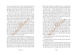 TÛÂ TÖËT ÀÏËN VÔ ÀAÅI
122
PHUÅ LUÅC
123
caác giao dõch ngên haâng vaâ àûúåc tiïm chuãng bïånh cuám
trong luác ài mua sùæm. Noái toám laåi, hoå khöng muöën àïën caác
cûãa haâng taåp hoáa nûäa. Hoå muöën ài siïu thõ, möåt siïu thõ
thêåt hoaânh traáng, núi phuåc vuå têët caã moåi thûá, coá chöî àêåu
xe, giaá reã, löëi ài saåch seä, vaâ thêåt nhiïìu quêìy tñnh tiïìn.
Coá thïí baån seä ngay lêåp tûác nghô rùçng: “Nhû vêåy A&P laâ
möåt cöng ty lêu àúâi vúái möåt chiïën lûúåc chó thñch húåp trong
möåt thúâi khùæc nhêët àõnh. Khi thúâi thïë thay àöíi vaâ nhûäng
cöng ty khaác múái thaânh lêåp nhanh nheån nùæm bùæt súã thñch
khaách haâng, noá khöng theo kõp nûäa. Vêåy thò coá gò hay?”
Àiïìu thuá võ laâ àêy: caã hai cöng ty Kroger vaâ A&P àïìu coá
truyïìn thöëng lêu àúâi (Kroger àaä 82 tuöíi, vaâ A&P 111 tuöíi)
khi bûúác vaâo thêåp niïn 70; caã hai àïìu cuâng àêìu tû gêìn nhû
toaân böå vaâo caác cûãa haâng taåp hoáa truyïìn thöëng; caã hai àïìu
coá thïë maånh ngoaâi nhûäng khu vûåc àang phaát triïín trïn
nûúác Myä; caã hai àïìu biïët roä thïë giúái bïn ngoaâi àang thay
àöíi nhû thïë naâo. Nhûng chó coá möåt cöng ty chêëp nhêån àöëi
àêìu sûå thêåt phuä phaâng vaâ thay àöíi hoaân toaân hïå thöëng cuãa
hoå àïí thñch ûáng; cöng ty coân laåi choån phûúng caách giaã lú,
“ruác àêìu vaâo caát” vaâ thêët baåi sau àoá.
Nùm 1958, taåp chñ Forbes goåi A&P laâ “Vûúng quöëc êín sô”,
àûúåc àiïìu haânh bùçng quyïìn thöëng trõ cuãa möåt hoaâng tûã giaâ
nua.122
Ralph Burger, ngûúâi kïë nhiïåm anh em nhaâ Hartford
(nhaâ saáng lêåp vûúng quöëc A&P), tòm caách baão vïå töëi àa hai
àiïìu: lúåi tûác bùçng tiïìn mùåt cho quyä gia àònh, vaâ lõch sûã saáng
choái cuãa anh em nhaâ Hartford. Theo lúâi möåt giaám àöëc taåi
A&P, Burger “tûå cho mònh laâ hiïån thên cuãa öng John
Hartford, àïën mûác coân mang trïn ve aáo möåt böng hoa àûúåc
ngùæt tûâ nhaâ tröìng hoa cuãa Hartford. Öng ta cöë gùæng thûåc
hiïån, bêët kïí sûå phaãn àöëi, nhûäng gò öng nghô John [Hartford]
seä bùçng loâng.”123
Burger aáp duång caách suy nghô “Öng
Hartford seä laâm gò trong trûúâng húåp naây” vaâo caác quyïët
àõnh, söëng theo phûúng chêm “Baån khöng thïí tranh caäi vúái
möåt lõch sûã haâng trùm nùm thaânh cöng.”124
Sûå thêåt laâ, nhúâ
vaâo Burger, öng Hartford vêîn tiïëp tuåc laâ möåt thïë lûåc nùæm
quyïìn trong Höåi àöìng quaãn trõ trong gêìn 20 nùm, nïëu
khöng kïí àïën viïåc öng àaä mêët tûâ lêu.125
Khi caác sûå thêåt phuä phaâng vïì sûå bêët húåp lyá giûäa mö hònh
trong quaá khûá vaâ thïë giúái thay àöíi ngaây caâng hiïån roä, A&P
laåi caâng cöë chöëng laåi nhûäng sûå thêåt naây àïën mûác muâ quaáng.
Möåt lêìn, cöng ty quyïët àõnh múã möåt cûãa haâng múái mang
tïn The Golden Key, möåt thûúng hiïåu àöåc lêåp, núi hoå coá thïí
thñ nghiïåm caác phûúng thûác, mö hònh múái vaâ nùæm bùæt yá
thñch cuãa ngûúâi tiïu duâng.126
Cûãa haâng naây khöng baán caác
saãn phêím mang nhaän hiïåu A&P, noá cho pheáp ngûúâi quaãn
lyá cûãa haâng nhiïìu quyïìn haânh hún, thñ nghiïåm àûa ra caác
ngaânh haâng múái vaâ saáng taåo, vaâ bùæt àêìu phaát triïín theo
hûúáng cûãa haâng hiïån àaåi.
Nhûng caác nhaâ laänh àaåo A&P àaä quyïët àõnh nhû thïë naâo
vïì The Golden Key?
Hoå khöng thñch cêu traã lúâi maâ noá àûa ra, thïë laâ hoå quyïët
àõnh àoáng cûãa haâng.127
A&P bùæt àêìu ài theo mö hònh thay àöíi tûâ chiïën lûúåc naây
àïën chiïën lûúåc khaác, luác naâo cuäng muöën tòm möåt giaãi phaáp
àún giaãn cho caác vêën àïì cuãa hoå. Hoå töí chûác caác buöíi nêng
cao tinh thêìn, tung ra caác chûúng trònh, chaåy theo caác möët
 
