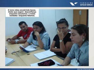 E tome mãos encobrindo bocas.
Gesto que sugere desconfiança
enquanto escutamos e meias
verdades enquanto falamos.
 