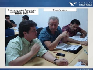 O colega da esquerda prossegue
argumentando e o da direita
fazendo conta .
Enquanto isso....
 