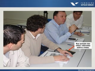 Boa posição dasBoa posição das
mãos: relaxadasmãos: relaxadas
sobre a mesa.sobre a mesa.
 