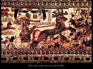Arca decorada com cena de batalha
 