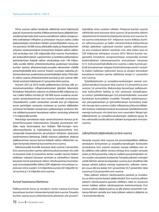 70 TALOUS & YHTEISKUNTA 2l
2012
Viime vuonna valtion keräämät välittömät verot lisääntyivät
jopayli16prosentinvauhtia.Palkkasummankasvuylläpitäätulo-
verokertymää myös tänä vuonna samalla kun valtion veroperus-
teita tarkistetaan inflaation ja ansiotason nousun osalta. Lisäksi
pääomatulojen verotuksen kahden prosenttiyksikön nousu, ve-
ron porrastus 50 000 euroa ylittävältä osalta ja listaamattomien
yritysten osinkoverotuksen kiristyminen lisäävät valtion välittö-
miä verotuloja noin 230 miljoonalla tänä vuonna. Asuntolaino-
jen korkovähennyksen supistaminen ja kotitalousvähennyksen
pienentäminen lisäävät valtion verotuottoja noin 140 miljoo-
nalla eurolla. Valtion yhteisöverotuottoa puolestaan kasvattaa
kuntien saaman yhteisöverotulo-osuuden aleneminen viidellä
prosenttiyksiköllä tänä vuonna. Toiseen suuntaan vaikuttaa yh-
teisöverokannan puolentoista prosenttiyksikön lasku.Yhtä kaik-
ki valtion saamat yhteisöverotulot kasvavat ja sen saamat välit-
tömät verotulot lisääntyvät 4,7 prosenttia tänä vuonna.
Vuosien 2013 ja 2014 osalta palkkaverotus kiristyy, sillä an-
siotuloveroasteikon inflaatiotarkistukset jätetään tekemättä.
Kiristyksen fiskaalinen vaikutus on yhteensä 800 miljoonaa eu-
roa. Lisäksi hallitus kiristää yli 100 000 euroa vuodessa ansait-
sevien ansiotuloverotusta ensi vuonna luomalla ansiotulove-
rotaulukkoihin uuden veroluokan samalla kun yli miljoonan
euron perintöjen verotusta nostetaan ja suurten eläkkeiden
verotusta kiristetään vastaamaan palkkatulojen verotusta. Nä-
mä solidaarisuusverot kasvattavat valtion verotuloja yhteensä
115 miljoonalla eurolla.
Verotuloja kasvattavat myös varainsiirtoveron korotus ja ki-
lometrikorvausten tiukentaminen. Toisaalta verotukseen teh-
dään myös kevennyksiä, kun lisätään T&K-menojen vero-
vähennysoikeutta ja määräaikaisia kasvukannustimia mm.
nostamalla listaamattomiin pk-yrityksiin tehtävien sijoitusten
hankintameno-olettamaa. Edellä mainitut päätökset yhdessä
palkkasumman kasvun kanssa lisäävät valtion välittömien ve-
rojen kertymää yhteensä 8 prosenttia ensi vuonna.
Valtionosuudet kunnille kasvavat tänä vuonna 3 prosenttia.
Ensi vuonna kuntien saamia valtionosuuksia karsitaan niin,että
ne kasvavat enää 2,5 prosenttia tämän vuoden tasosta. Kaiken
kaikkiaan nopeasti kasvavat verotulot ja suhteellisen hitaasti
kasvavat menot parantavat valtion rahoitusasemaa huomatta-
vasti ennusteperiodilla.Valtion EDP-alijäämän ennustetaan su-
pistuvan viime vuoden 5,4 miljardista eurosta 4,0 miljardiin tä-
nä vuonna ja 1,4 miljardiin ensi vuonna.
Kunnat haastavassa tilanteessa
Palkkasumman kasvu ja veroäyrin nostot useassa kunnassa
kasvattavat kuntien tuloverokertymää tänä vuonna.Toisaalta
kuntien saama osuus yhteisöveroista pienenee viisi prosent-
tiyksikköä viime vuoteen nähden. Yhteensä kuntien saamat
välittömät verot kasvavat tänä vuonna 3,8 prosenttia.Valtion
säästötoimet kiristävät kuntataloutta tänä ja ensi vuonna: tä-
nä vuonna toteutetaan 631 miljoonan euron leikkaus kunti-
en valtionosuuksiin, ja lisäksi viimeisimmässä kehysriihessä
tehdyt päätökset supistavat kuntien saamia valtionosuuk-
sia ensi vuodesta lähtien asteittain niin, että niiden taso on
520 miljoonaa alempana vuonna 2015. Monet kunnat rea-
goivatkin kiristyksiin veroprosenttiaan nostamalla: kuntien
keskimääräisen tuloveroprosentin ennustetaan nousevan
0,15–0,20 prosenttiyksikköä ensi vuonna. Lisäksi kunnat pyr-
kivät kasvattamaan tulojaan kiinteistöveroprosentin nostoil-
la. Kaiken kaikkiaan työtuntien kasvu ja verojen korotukset
kasvattavat kuntien saamia välittömiä veroja 5,1 prosenttia
ensi vuonna.
Työeläkelaitosten ja sosiaaliturvarahastojen saamat sosi-
aaliturvamaksut kasvavat tänä vuonna 5,5 prosenttia ja ensi
vuonna 5,6 prosenttia. Maksutuloja kasvattavat palkkasum-
man kohtuullinen kehitys ja niin sanotussa sosiaalitupos-
sa sovitut työeläkemaksujen 0,4 prosenttiyksikön suuruiset
korotukset kummallekin vuodelle. Toisaalta työttömyystur-
van peruspäivärahan ja työmarkkinatuen korotukset lisää-
vät menoja tänä vuonna.Lisäksi inflaatiosta johtuvat eläkkei-
den korkeat indeksikorotukset kasvattavat työeläkelaitosten
menoja tuntuvasti niin tänä kuin ensi vuonnakin. Niinpä työ-
eläkelaitosten ja sosiaaliturvarahastojen ylijäämä pysyy lä-
hes vakioisella tasolla bkt:een nähden kumpanakin ennuste-
vuonna.
Julkisyhteisöt ylijäämäiseksi jo tänä vuonna
Veroaste nousee tänä vuonna 0,6 prosenttiyksikköä välillisen
verotuksen kiristymisen ja sosiaaliturvamaksujen korotusten
seurauksena. Ensi vuonna veroaste nousee edelleen, kun se-
kä välillinen että välitön verotus kiristyy. Ensi vuoden veroaste
onkin jo 44,0 prosenttia, mikä on melkein prosenttiyksikön vii-
me vuoden veroastetta korkeampi.Toisaalta julkisten menojen
suhde bkt:hen alenee kumpanakin vuonna,kun nimellinen bkt
kasvaa selvästi julkisia menoja nopeammin. Julkisten meno-
jen osuus bkt:sta laskee 54,1 prosentista 53,7 prosenttiin tänä
vuonna ja 52,6 prosenttiin ensi vuonna.
Koko julkisen sektorin rahoitusasema paranee ja muodos-
tuu jo tänä vuonna lievästi ylijäämäiseksi. Ensi vuonna julkisen
sektorin rahoitusasema paranee edelleen, mikä on seurausta
ennen kaikkea valtion rahoitusaseman kohentumisesta. Ensi
vuonna valtion alijäämä painuu jo alle yhteen prosenttiin suh-
teessa bkt:een samalla, kun koko julkisen sektorin ylijäämä on
1,8 prosenttia bkt:sta.
Talousennuste 2012−2013
 