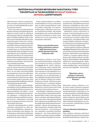  T&Y talous ja yhteiskunta 2 | 2013 05
tuloerot muutu. Jos kasvu on pienituloi-
silla suurempaa, pienenevät tuloerot ja
jos kasvu on suurempituloisilla suurem-
paa, kasvavat tuloerot.
Kuvio 2 tuo esiin sen, kuinka keskeistä
Ruotsin reformien tulonjakovaikutusten
suhteen on tietää, miten ne vaikuttavat
työn tarjontaan. Kuvion tulonjakovaiku-
tukset on laskettu kahdesti. Ensin on las-
kettu suorat tulonjakovaikutukset, joissa
otetaan huomioon, miten vero- ja tulon-
siirtojärjestelmän muutokset annetuilla
työtuloilla vaikuttavat käytettävissä ole-
vaan tuloon. Suorien muutosten tulokse-
na tulojen kasvu on sitä suurempaa mitä
korkeammalla ollaan tulonjaossa. Suorat
(mustalla piirretyt) vaikutukset ovat siis
tuloeroja kasvattavia eli regressiivisiä.
Kahden alimman tulokymmenyksen tulot
kasvavat noin neljä prosenttia ja neljän
ylimmän kymmenyksen tulot kasvavat
noin seitsemän prosenttia.
Näkemys kuitenkin muuttuu, jos työn
tarjonta otetaan huomioon (harmaalla
piirretyt). Toisen kymmenyksen tulojen
kasvu on nyt kaksi prosenttiyksikköä
suurempaa kuin vain suorat vaikutukset
huomioiden, eli kuusi prosenttia. Alim-
man kymmenyksen tulot kasvavat tämän
arvion mukaan peräti 17 prosenttia. Työn
tarjonta huomioiden hallituksen reformit
siis näyttävät progressiivisilta.
On tärkeä huomata, että kevätbudje-
tin laskelmat eivät ole jälkikäteisarvioita
vaan simulointituloksia ja ennusteita. Se,
kummat laskelmat ovat oikeita - suorat
vaikutukset vai työn tarjonnan huomioi-
vat vaikutukset - ei näistä käy ilmi. Ero
varsinkin alimmassa desiilissä on kuiten-
kin varsin iso - tulojen kasvu on yli neljä
kertaa suurempaa otettaessa ennustettu
työn tarjonta huomioon.
Ruotsissa työmarkkinoiden ja niiden
reformien evaluaatiolla on vahva pe-
rinne. Porvarihallituksen reformien ar-
viointi on kuitenkin vasta aluillaan. On
syytä muistaa, että aineiston kerääminen
ja analyysityö vievät aikaa. Reformeilla
pitää myös olla aikaa vaikuttaa.
Koska ansiotulovähennys on budjet-
tivaikutuksiltaan suurin ja reformeista
myös se, jolla on potentiaalisesti varsin
iso merkitys tulonjaolle, ovat ansiotu-
lovähennysten vaikutukset varsin suu-
ren mielenkiinnon kohde. Yllä esitellyt
kevätbudjetin työn tarjontavaikutukset
huomioivat laskelmat on tehty ennen
reformia eli ne ovat ennustettuja, eivät
toteutuneita vaikutuksia.
Ruotsin ansiotulovähennysten
työllisyysvaikutukset saattavat
jäädä taloustaantumassa
pieniksi työvoiman kysynnän
heikkouden takia.
Ensimmäinen tutkimus, jossa Ruot-
sin ansiotulovähennyksen vaikutuksia
työn tarjontaan pyrittiin arvioimaan,
oli Edmark et al. (2012). Valitetta-
vasti nykytiedon valossa näyttää siltä,
että ansiotulovähennyksen vaikutuksia
työn tarjontaan ei ole mahdollista arvi-
oida normaalin arviointitutkimuksen
menetelmin. Syy on yksinkertainen: ei
ole mahdollista muodostaa kontrolliryh-
mää, eli sellaista ryhmää, jota ansiotu-
lovähennys ei koske. 2000-luvun lopun
taloustaantuma ei myöskään helpota
muutosten vaikutusten arviointia, koska
heikentynyt työn kysyntä saattoi estää
ennustetun työn tarjonnan kasvun.
Kevätbudjetin laskelmat perustuvat
nk. rakenteelliseen työntarjontamalliin.
Rakenteellinen malli on yksi tapa saada
tietoa verotuksen työntarjontavaikutuk-
sista, mutta sitä ei taloustieteessä pidetä
kovin vakuuttavana tietolähteenä. Ei siis
ole mitään tapaa tietää, kummat kuvion 2
pylväistä - oranssit, työn tarjonnan muu-
tokset huomioivat, vai siniset, jotka eivät
niitä ota huomioon - ovat toteutuneet.
Itse suhtaudun oransseihin pylväisiin
skeptisesti - mm. koska alimman kym-
menyksen muutokset vaatisivat nelinker-
taisen muutoksen käytöksessä verrattu-
na suoraan vaikutukseen. On kuitenkin
syytä korostaa, että laskelmat perustuvat
parhaaseen mahdolliseen ennen refor-
meja käytettävissä olevaan aineistoon ja
hyvään taloustieteelliseen tutkimukseen.
Hallituksen muista reformeista on
niukasti arviointitutkimukseen perus-
tuvaa tietoa. Ikääntyneille suunnattua
veronalennusta arvioinut Laun (2012)
sai tulokseksi, että ikääntyneiden työn
tarjonta lisääntyi reformien seuraukse-
na. Vaikutukset ovat kuitenkin pieniä ja
reformi oli tuloksiin nähden kallis.
Samantyyppiseen tulokseen päätyivät
Egebark ja Kauitz (2013), jotka arvioi-
vat nuorille suunnattua työvoimaverojen
alennusta. Tämä reformi ei ole taulukossa
1, koska se ei suoraan vaikuta työn tar-
jontaan eikä tuloihin. Reformi on kallis,
koska se alentaa kaikkien eikä pelkästään
työllistyvien työvoimamaksuja. Vaiku-
tukset ovat parhaimmillaan pieniä ja
uuden työpaikan hinta - jopa yli 700 000
euroa per uusi työpaikka - varsin korkea.
”Nykytiedon valossa
työlinjan ei voida sanoa
selvästi lisänneen työntekoa
Ruotsissa.”
Nykytiedon valossa työlinjan ei voi-
da sanoa selvästi lisänneen työntekoa
Ruotsissa. Suurimman menoerän eli an-
siotulovähennyksen vaikutuksia ei voi
arvioida normaalin arviointitutkimuksen
menetelmin. Myönteisiin vaikutuksiin
uskovat tukeutuvat rakenteelliseen työn
tarjontamalliin ja ulkomaisiin, lähinnä
yhdysvaltalaisiin kokemukseen ja veto-
avat aneemisen tulokehityksen edessä
taloustaantumaan.
Työllisyyden kehitys Ruotsissa ja
Suomessa
Onko työllisyys Ruotsissa kehittynyt
merkittävästi paremmin kuin Suomessa
Reinfeldt-Borg-hallitusten aikana? Tar-
Ruotsin hallituksen reformien vaikutuksia työn
tarjontaan ja tulonjakoon on ollut hankala
arvioida luotettavasti.
 