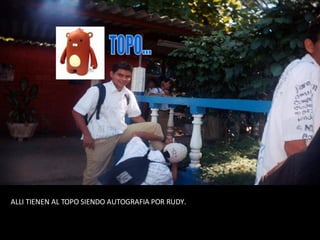 ALLI TIENEN AL TOPO SIENDO AUTOGRAFIA POR RUDY. TOPO... 