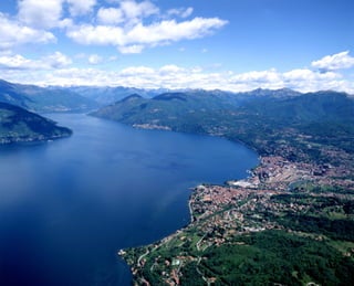 Una visita a Luino con il pernottamento sul lago Maggiore attraverso il booking online