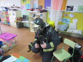 Un bomber a l´escola