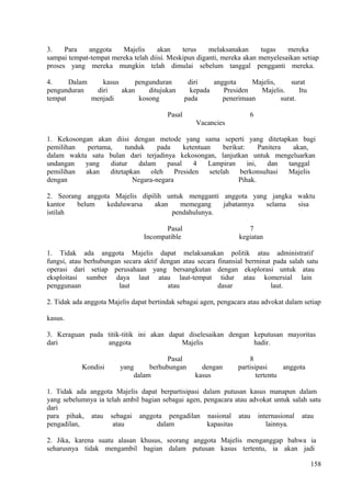 3. Para anggota Majelis akan terus melaksanakan tugas mereka
sampai tempat-tempat mereka telah diisi. Meskipun diganti, mereka akan menyelesaikan setiap
proses yang mereka mungkin telah dimulai sebelum tanggal pengganti mereka.
4. Dalam kasus pengunduran diri anggota Majelis, surat
pengunduran diri akan ditujukan kepada Presiden Majelis. Itu
tempat menjadi kosong pada penerimaan surat.
Pasal 6
Vacancies
1. Kekosongan akan diisi dengan metode yang sama seperti yang ditetapkan bagi
pemilihan pertama, tunduk pada ketentuan berikut: Panitera akan,
dalam waktu satu bulan dari terjadinya kekosongan, lanjutkan untuk mengeluarkan
undangan yang diatur dalam pasal 4 Lampiran ini, dan tanggal
pemilihan akan ditetapkan oleh Presiden setelah berkonsultasi Majelis
dengan Negara-negara Pihak.
2. Seorang anggota Majelis dipilih untuk mengganti anggota yang jangka waktu
kantor belum kedaluwarsa akan memegang jabatannya selama sisa
istilah pendahulunya.
Pasal 7
Incompatible kegiatan
1. Tidak ada anggota Majelis dapat melaksanakan politik atau administratif
fungsi, atau berhubungan secara aktif dengan atau secara finansial berminat pada salah satu
operasi dari setiap perusahaan yang bersangkutan dengan eksplorasi untuk atau
eksploitasi sumber daya laut atau laut-tempat tidur atau komersial lain
penggunaan laut atau dasar laut.
2. Tidak ada anggota Majelis dapat bertindak sebagai agen, pengacara atau advokat dalam setiap
kasus.
3. Keraguan pada titik-titik ini akan dapat diselesaikan dengan keputusan mayoritas
dari anggota Majelis hadir.
Pasal 8
Kondisi yang berhubungan dengan partisipasi anggota
dalam kasus tertentu
1. Tidak ada anggota Majelis dapat berpartisipasi dalam putusan kasus manapun dalam
yang sebelumnya ia telah ambil bagian sebagai agen, pengacara atau advokat untuk salah satu
dari
para pihak, atau sebagai anggota pengadilan nasional atau internasional atau
pengadilan, atau dalam kapasitas lainnya.
2. Jika, karena suatu alasan khusus, seorang anggota Majelis menganggap bahwa ia
seharusnya tidak mengambil bagian dalam putusan kasus tertentu, ia akan jadi
158
 