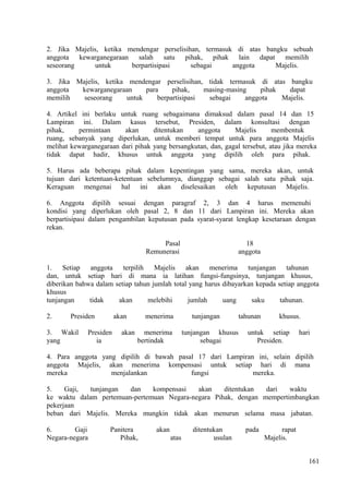 2. Jika Majelis, ketika mendengar perselisihan, termasuk di atas bangku sebuah
anggota kewarganegaraan salah satu pihak, pihak lain dapat memilih
seseorang untuk berpartisipasi sebagai anggota Majelis.
3. Jika Majelis, ketika mendengar perselisihan, tidak termasuk di atas bangku
anggota kewarganegaraan para pihak, masing-masing pihak dapat
memilih seseorang untuk berpartisipasi sebagai anggota Majelis.
4. Artikel ini berlaku untuk ruang sebagaimana dimaksud dalam pasal 14 dan 15
Lampiran ini. Dalam kasus tersebut, Presiden, dalam konsultasi dengan
pihak, permintaan akan ditentukan anggota Majelis membentuk
ruang, sebanyak yang diperlukan, untuk memberi tempat untuk para anggota Majelis
melihat kewarganegaraan dari pihak yang bersangkutan, dan, gagal tersebut, atau jika mereka
tidak dapat hadir, khusus untuk anggota yang dipilih oleh para pihak.
5. Harus ada beberapa pihak dalam kepentingan yang sama, mereka akan, untuk
tujuan dari ketentuan-ketentuan sebelumnya, dianggap sebagai salah satu pihak saja.
Keraguan mengenai hal ini akan diselesaikan oleh keputusan Majelis.
6. Anggota dipilih sesuai dengan paragraf 2, 3 dan 4 harus memenuhi
kondisi yang diperlukan oleh pasal 2, 8 dan 11 dari Lampiran ini. Mereka akan
berpartisipasi dalam pengambilan keputusan pada syarat-syarat lengkap kesetaraan dengan
rekan.
Pasal 18
Remunerasi anggota
1. Setiap anggota terpilih Majelis akan menerima tunjangan tahunan
dan, untuk setiap hari di mana ia latihan fungsi-fungsinya, tunjangan khusus,
diberikan bahwa dalam setiap tahun jumlah total yang harus dibayarkan kepada setiap anggota
khusus
tunjangan tidak akan melebihi jumlah uang saku tahunan.
2. Presiden akan menerima tunjangan tahunan khusus.
3. Wakil Presiden akan menerima tunjangan khusus untuk setiap hari
yang ia bertindak sebagai Presiden.
4. Para anggota yang dipilih di bawah pasal 17 dari Lampiran ini, selain dipilih
anggota Majelis, akan menerima kompensasi untuk setiap hari di mana
mereka menjalankan fungsi mereka.
5. Gaji, tunjangan dan kompensasi akan ditentukan dari waktu
ke waktu dalam pertemuan-pertemuan Negara-negara Pihak, dengan mempertimbangkan
pekerjaan
beban dari Majelis. Mereka mungkin tidak akan menurun selama masa jabatan.
6. Gaji Panitera akan ditentukan pada rapat
Negara-negara Pihak, atas usulan Majelis.
161
 