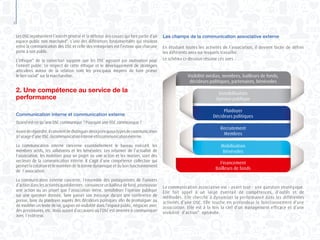 8
Les OSC représentent l’intérêt général et la défense des causes qui font partie d’un
espace public non marchand*. L’une des différences fondamentales qui résident
entre la communication des OSC et celle des entreprises est l’estime que chacune
porte à son public.
L’éthique* de la conviction suppose que les OSC agissent par motivation pour
l’intérêt public. Le respect de cette éthique et le développement de stratégies
articulées autour de la relation sont les principaux moyens de faire primer
le lien social* sur la marchandise.
2. Une compétence au service de la
performance
Communication interne et communication externe
Quand est-ce qu’une OSC communique ? Pourquoi une OSC communique ?
Avantderépondre,ilconvientdedistinguerdeuxprincipauxtypesdecommunication
àl’usaged’uneOSC:lacommunicationinterneetlacommunicationexterne.
La communication interne concerne essentiellement le bureau exécutif, les
membres actifs, les adhérents et les bénévoles. Les informer de l’actualité de
l’association, les mobiliser pour un projet ou une action et les motiver, sont des
vecteurs de la communication interne. Il s’agit d’une compétence collective qui
permet la création et le maintien de la bonne dynamique et du bon fonctionnement
de l’association.
La communication externe concerne, l’ensemble des protagonistes de l’univers
d’actiondanslesactivitésquotidiennes:convaincreunbailleurdefond,promouvoir
une action ou un projet que l’association mène, sensibiliser l’opinion publique
sur une question donnée, faire passer son message durant une conférence de
presse, faire du plaidoyer auprès des décideurs politiques afin de promulguer ou
de modifier un texte de loi, gagner en visibilité dans l’espace public, négocier avec
des prestataires, etc. Voilà autant d’occasions où l’OSC est amenée à communiquer
avec l’extérieur.
Les champs de la communication associative externe
En étudiant toutes les activités de l’association, il devient facile de définir
les différents axes sur lesquels travailler.
Le schéma ci-dessous résume ces axes :
La communication associative est - avant tout - une question stratégique.
Elle fait appel à un large éventail de compétences, d’outils et de
méthodes. Elle cherche à dynamiser la performance dans les différentes
activités d’une OSC. Elle touche en profondeur le fonctionnement d’une
association. Elle est à la fois la clef d’un management efficace et d’une
visibilité d’action* optimale.
Visibilité médias, membres, bailleurs de fonds,
décideurs politiques, partenaires, bénévoles
Sensibilisation
Opinion publique
Plaidoyer
Décideurs politiques
Recrutement
Membres
Mobilisation
Bénévoles
Financement
Bailleurs de fonds
 