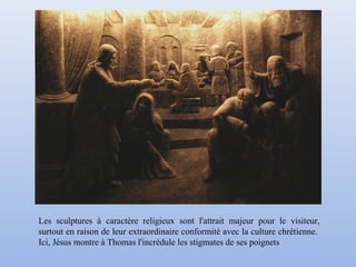 Les sculptures à caractère religieux sont l'attrait majeur pour le visiteur,
surtout en raison de leur extraordinaire conformité avec la culture chrétienne.
Ici, Jésus montre à Thomas l'incrédule les stigmates de ses poignets
 