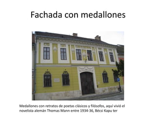 Fachada con medallones

Medallones con retratos de poetas clásicos y filósofos, aquí vivió el
novelista alemán Thomas Mann entre 1934-36, Bécsi Kapu ter

 