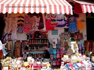 Un vendedor utiliza la parte atrás de la casa.
 