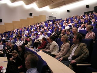 Robert Alan Black, Ph.D., CSP
alan @ cre8ng.com
http://www.cre8ng.com
Break Your CrayonsBreak Your Crayons
 