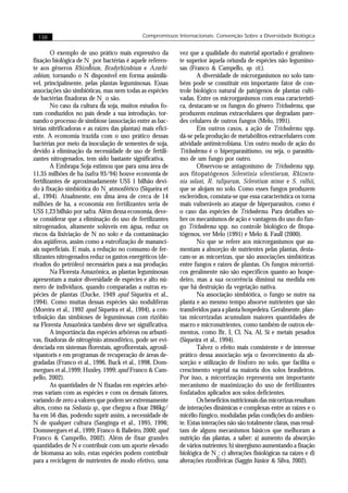 138                                         Compromissos Internacionais: Convenção Sobre a Diversidade Biológica


        O exemplo de uso prático mais expressivo da          vez que a qualidade do material aportado é geralmen-
fixação biológica de N por bactérias é aquele referen-       te superior àquela oriunda de espécies não legumino-
                        2
te aos gêneros Rhizobium, Bradyrhizobium e Azorhi-           sas (Franco & Campello, op. cit.).
zobium, tornando o N disponível em forma assimilá-                  A diversidade de microrganismos no solo tam-
vel, principalmente, pelas plantas leguminosas. Essas        bém pode se constituir em importante fator de con-
associações são simbióticas, mas nem todas as espécies       trole biológico natural de patógenos de plantas culti-
de bactérias fixadoras de N o são.                           vadas. Entre os microrganismos com essa característi-
                              2
        No caso da cultura da soja, muitos estudos fo-       ca, destacam-se os fungos do gênero Trichoderma, que
ram conduzidos no país desde a sua introdução, tor-          produzem enzimas extracelulares que degradam pare-
nando o processo de simbiose (associação entre as bac-       des celulares de outros fungos (Melo, 1991).
térias nitrificadoras e as raízes das plantas) mais efici-          Em outros casos, a ação de Trichoderma spp.
ente. A economia trazida com o uso prático dessas            dá-se pela produção de metabólitos extracelulares com
bactérias por meio da inoculação de sementes de soja,        atividade antimicrobiana. Um outro modo de ação do
devido à eliminação da necessidade de uso de fertili-        Trichoderma é o hiperparasitismo, ou seja, o parasitis-
zantes nitrogenados, tem sido bastante significativa.        mo de um fungo por outro.
        A Embrapa Soja estimou que para uma área de                 Observou-se antagonismo de Trichoderma spp.
11,35 milhões de ha (safra 93/94) houve economia de          aos fitopatógenos Sclerotinia sclerotiorum, Rhizocto-
fertilizantes de aproximadamente US$ 1 bilhão devi-          nia solani, R. tuliparum, Sclerotium minor e S. rolfsii,
do à fixação simbiótica do N atmosférico (Siqueira et        que se alojam no solo. Como esses fungos produzem
                                2
al., 1994). Atualmente, em uma área de cerca de 14           escleródios, constata-se que essa característica os torna
milhões de ha, a economia em fertilizantes seria de          mais vulneráveis ao ataque de hiperparasitos, como é
US$ 1,23 bilhão por safra. Além dessa economia, deve-        o caso das espécies de Trichoderma. Para detalhes so-
se considerar que a eliminação do uso de fertilizantes       bre os mecanismos de ação e vantagens do uso do fun-
nitrogenados, altamente solúveis em água, reduz os           go Trichoderma spp. no controle biológico de fitopa-
riscos da lixiviação de N no solo e da contaminação          tógenos, ver Melo (1991) e Melo & Faull (2000).
dos aqüíferos, assim como a eutrofização de mananci-                No que se refere aos microrganismos que au-
ais superficiais. E mais, a redução no consumo de fer-       mentam a absorção de nutrientes pelas plantas, desta-
tilizantes nitrogenados reduz os gastos energéticos (de-     cam-se as micorrizas, que são associações simbióticas
rivados do petróleo) necessários para a sua produção.        entre fungos e raízes de plantas. Os fungos micorrízi-
        Na Floresta Amazônica, as plantas leguminosas        cos geralmente não são específicos quanto ao hospe-
apresentam a maior diversidade de espécies e alto nú-        deiro, mas a sua ocorrência diminui na medida em
mero de indivíduos, quando comparadas a outras es-           que há destruição da vegetação nativa.
pécies de plantas (Ducke, 1949 apud Siqueira et al.,                Na associação simbiótica, o fungo se nutre na
1994). Como muitas dessas espécies são nodulíferas           planta e ao mesmo tempo absorve nutrientes que são
(Moreira et al., 1992 apud Siqueira et al., 1994), a con-    transferidos para a planta hospedeira. Geralmente, plan-
tribuição das simbioses de leguminosas com rizóbio           tas micorrizadas acumulam maiores quantidades de
na Floresta Amazônica também deve ser significativa.         macro e micronutrientes, como também de outros ele-
        A importância das espécies arbóreas ou arbusti-      mentos, como Br, I, Cl, Na, Al, Si e metais pesados
vas, fixadoras de nitrogênio atmosférico, pode ser evi-      (Siqueira et al., 1994).
denciada em sistemas florestais, agroflorestais, agrosil-           Talvez o efeito mais consistente e de interesse
vipastoris e em programas de recuperação de áreas de-        prático dessa associação seja o favorecimento da ab-
gradadas (Franco et al., 1996, Buck et al., 1998, Dom-       sorção e utilização de fósforo no solo, que facilita o
mergues et al.,1999; Huxley, 1999; apud Franco & Cam-        crescimento vegetal na maioria dos solos brasileiros.
pello, 2002).                                                Por isso, a micorrização representa um importante
        As quantidades de N fixadas em espécies arbó-        mecanismo de maximização do uso de fertilizantes
reas variam com as espécies e com os demais fatores,         fosfatados aplicados aos solos deficientes.
variando de zero a valores que podem ser extremamente               Os benefícios nutricionais das micorrizas resultam
altos, como na Sesbania sp., que chegou a fixar 286kg/       de interações dinâmicas e complexas entre as raízes e o
ha em 56 dias, podendo suprir assim, a necessidade de        micélio fúngico, moduladas pelas condições do ambien-
N de qualquer cultura (Sanginga et al., 1995, 1996;          te. Estas interações não são totalmente claras, mas resul-
Dommergues et al., 1999; Franco & Balieiro, 2000; apud       tam de alguns mecanismos básicos que melhoram a
Franco & Campello, 2002). Além de fixar grandes              nutrição das plantas, a saber: a) aumento da absorção
quantidades de N e contribuir com um aporte elevado          de vários nutrientes; b) sinergismo aumentando a fixação
de biomassa ao solo, estas espécies podem contribuir         biológica de N ; c) alterações fisiológicas na raízes e d)
                                                                             2
para a reciclagem de nutrientes de modo efetivo, uma         alterações rizosféricas (Saggin Júnior & Silva, 2002).
 