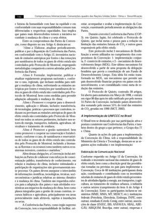 146              Compromissos Internacionais: Convenções-quadro das Nações Unidas Sobre Clima e Desertificação


e futuras da humanidade com base na equidade e em             entar, acompanhar e avaliar a implementação da Con-
conformidade com suas responsabilidades comuns mas            venção, examinando periodicamente as obrigações das
diferenciadas e respectivas capacidades. Isso implica         Partes.
que países mais desenvolvidos tomem a iniciativa no                   Durante a terceira Conferência das Partes (COP-
combate à mudança do clima e a seus efeitos.                  3), em Quioto, Japão, foi celebrado o Protocolo de
         Entre os compromissos das Partes da Conven-          Quioto, que inclui metas e prazos para a redução ou
ção, como disposto no seu Artigo 4, destacam-se:              limitação das emissões futuras de CO2 e outros gases
         “Alínea a: Elaborar, atualizar periodicamente,       responsáveis pelo efeito estufa.
publicar e por à disposição da Conferência das Partes,                Este protocolo inclui 3 mecanismos de flexibi-
em conformidade com o Artigo 12, inventários nacio-           lização a serem utilizados no cumprimento dos com-
nais de emissões antrópicas por fontes e das remoções         promissos da Convenção: 1- implementação conjun-
por sumidouros de todos os gases de efeito estufa não         ta, 2- comércio de emissões, e 3 – mecanismo de desen-
controlados pelo Protocolo de Montreal, empregando            volvimento limpo (MDL). Este último mecanismo foi
metodologias comparáveis a serem adotadas pela Con-           desenvolvido a partir de uma proposta da delegação
ferência das Partes;                                          brasileira que previa a constituição de um Fundo de
         Alínea b: Formular, implementar, publicar e          Desenvolvimento Limpo. Esta idéia foi então trans-
atualizar regularmente programas nacionais e, confor-         formada no MDL, um mecanismo que permite um
me o caso, regionais, que incluam medidas para miti-          país desenvolvido financiar projetos em países em de-
gar a mudança do clima, enfrentando as emissões an-           senvolvimento, a ser contabilizado como meta de re-
trópicas por fontes e remoções por sumidouros de to-          dução das emissões.
dos os gases de efeito estufa não controlados pelo Pro-               O Protocolo de Quioto, contendo 28 artigos,
tocolo de Montreal, bem como medidas para permitir            foi aberto para assinatura em Março de 1998, e entrará
adaptação adequada à mudança do clima;                        em vigor 90 dias após ter sido ratificado por pelo menos
         Alínea c: Promover e cooperar para o desenvol-       55 Partes da Convenção, incluindo países desenvolvi-
vimento, aplicação e difusão, inclusive transferência,        dos somando pelo menos 55% do total das emissões
de tecnologias, práticas e processos que controlem, re-       de CO2 geradas em 1990 (MCT, 2002).
duzam ou previnam as emissões antrópicas de gases de
efeito estufa não controlados pelo Protocolo de Mon-          A implementação da UNFCCC no Brasil
treal em todos os setores pertinentes, inclusive nos se-      O Brasil tem se destacado por sua participação ativa e
tores de energia, transportes, indústria, agricultura, sil-   postura consistente nas Conferências das Partes, e tam-
vicultura e tratamento de resíduos;                           bém dentro do grupo a que pertence, o Grupo dos 77
         Alínea d: Promover a gestão sustentável, bem         e China.
como promover e cooperar na conservação e fortaleci-                 Quanto às ações do país para a implementação
mento, conforme o caso, de sumidouros e reservatóri-          da Convenção do Clima, sob a responsabilidade do
os de todos os gases de de efeito estufa não controla-        Ministério da Ciência e Tecnologia, destacam-se as se-
dos pelo Protocolo de Montreal, incluindo a biomas-           guintes ações realizadas e em implementação:
sa, as florestas e os oceanos como também outros ecos-
sistemas terrestres, costeiros e marinhos.”
                                                              Elaboração da Comunicação Nacional
         Além dessas obrigações, a Convenção inclui atri-
buições às Partes de colaborar com esforços de consci-        Conforme requerido no Artigo 12 da Convenção, foi
entização pública, transferência de conhecimento, em          realizado o inventário nacional das emissões de gases de
relação à mudança do clima, inclusive estimulando a           efeito estufa, bem como a descrição geral das providên-
participação de organizações não governamentais nes-          cias tomadas ou previstas no país para implementar a
se processo. Os países devem assegurar o intercâmbio          Convenção. Cerca de 60 instituições participaram desta
de informações científicas, tecnológicas, técnicas, soci-     ação, coordenando e contribuindo com os inventários
oeconômicas e jurídicas relativas ao sistema climático        setoriais de emissões de gases de efeito estufa provenien-
e à mudança do clima. Também são requeridos esfor-            tes de atividades ligadas à energia, aos transportes, à agri-
ços para a adaptação dos países e suas atividades eco-        cultura, ao tratamento de resíduos urbanos, à indústria
nômicas aos impactos da mudança do clima, bem como            e outros setores (cumprimento do item A do Artigo 4
planos integrados para a gestão de zonas costeiras, re-       da Convenção). Entre os participantes incluem-se mi-
cursos hídricos e agricultura, principalmente em áreas        nistérios (MME, MMA, MT, MDICT, etc.), instituições
potencialmente mais afetáveis, sujeitas à inundações          federais (Petrobrás, Eletrobrás, Embrapa, INPE, entre
ou secas.                                                     outras), estaduais (Cetesb, Cemig, entre outras), associa-
         A Conferência das Partes, como órgão supremo         ções de classe (SNIEC, IBS, ANFAVEA, ABAL, ABE-
da Convenção, tem a responsabilidade de facilitar, ori-       GÁS, ABIQUIM, Bracelpa, entre outras), empresas e
 