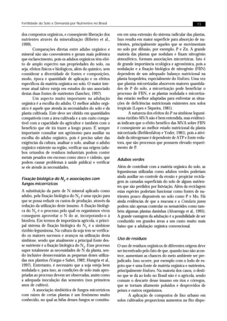 Fertilidade do Solo e Demanda por Nutrientes no Brasil                                                        73


dos compostos orgânicos, e conseqüente liberação dos       em em uma extensão do sistema radicular das plantas.
nutrientes através da mineralização (Ribeiro et al.,       Isso resulta em maior superfície para absorção de nu-
1999).                                                     trientes, principalmente aqueles que se movimentam
        Comparações diretas entre adubo orgânico e         no solo por difusão, por exemplo, P e Zn. A grande
mineral não são convenientes e geram mais polêmica         maioria das plantas que nodulam e fixam nitrogênio
que esclarecimento, pois os adubos orgânicos têm efei-     atmosférico, formam associações micorrízicas. Isto é
to de amplo espectro nas propriedades do solo, ou          de grande importância ecológica e agronômica, pois a
seja, efeitos físicos e biológicos, além do químico, sem   nodulação e a fixação biológica de nitrogênio (FBN)
considerar a diversidade de fontes e composições,          dependem de um adequado balanço nutricional na
modo, época e quantidade de aplicação e os efeitos         planta hospedeira, especialmente do fósforo. Uma vez
específicos da matéria orgânica no solo. O maior inte-     que plantas micorrizadas absorvem maiores quantida-
resse atual talvez esteja em estudos do uso associado      des de P do solo, a micorrização pode beneficiar o
destas duas fontes de nutrientes (Sanchez, 1997).          processo de FBN, e as plantas nodulada e micorriza-
        Um aspecto muito importante na adubação            das estarão melhor adaptadas para enfrentar as situa-
orgânica é a escolha do adubo. O melhor adubo orgâ-        ções de deficiências nutricionais existentes nos solos
nico é aquele que atenda às necessidades do solo e da      tropicais (Lopes e Siqueira, 1981).
planta cultivada. Este deve ser obtido em quantidades             A natureza dos efeitos do P na simbiose legumi-
compatíveis com a área cultivada e a um custo compa-       nosa-rizóbio-MVA não é bem entendida, mas evidênci-
tível com a capacidade do agricultor e também com o        as indicam que o efeito benéfico das MVA sobre FBN
benefício que ele irá trazer a longo prazo. É sempre       é conseqüente ao melhor estado nutricional da planta
importante consultar um agrônomo para auxiliar na          micorrizada (Bethlenfalvay e Yoder, 1981), pois a ativi-
escolha do adubo orgânico, pois é preciso saber das        dade da nitrogenase é dependente de ATP e fonte redu-
exigências da cultura, analisar o solo, analisar o adubo   tora, que são processos que possuem elevado requeri-
orgânico existente na região, verificar sua origem (adu-   mento de P.
bos oriundos de resíduos industriais podem conter
metais pesados em excesso como zinco e cádmio, que         Adubos verdes
podem causar problemas à saúde pública) e verificar
se ele atende às necessidades.                             Além de contribuir com a matéria orgânica do solo, as
                                                           leguminosas utilizadas como adubos verdes poderiam
                                                           ainda auxiliar no controle da erosão e propiciar recicla-
Fixação biológica do N2 e associações com
                                                           gem às camadas superficiais do solo de alguns nutrien-
fungos micorrízicos
                                                           tes que são perdidos por lixiviação. Além da reciclagem
A substituição da parte de N mineral aplicado como         estas espécies poderiam funcionar como fontes de nu-
adubo, pela fixação biológica do N2 é uma opção para       trientes pouco disponíveis no solo como P e Mo. Há
que se possa reduzir os custos de produção, através da     ainda evidências de que a mucuna e a Crotalaria juncea
redução da utilização deste insumo. A fixação biológi-     podem não apenas controlar os nematóides como tam-
ca do N2 é o processo pelo qual os organismos vivos        bém algumas plantas daninhas (Alvarenga et al., 1995).
conseguem aproveitar o N do ar, incorporando-o à           A grande vantagem da adubação é a possibilidade de ser
biosfera. Em termos de importância agrícola, o princi-     conduzido em grandes áreas a um custo muito mais
pal sistema de fixação biológica do N2 é a simbiose        baixo que a adubação orgânica convencional.
rizóbio-leguminosa. Na cultura da soja tem-se verifica-
do os maiores sucessos e avanços na utilização desta
simbiose, sendo que atualmente a principal fonte des-      Uso de resíduos
se nutriente é a fixação biológica do N2. Esse processo    O uso de resíduos orgânicos de diferentes origens deve
supre totalmente as necessidades de N da planta, sen-      ser incentivado pelo fato de que, quando isso não acon-
do inclusive desnecessárias as pequenas doses utiliza-     tece, aumentam as chances do meio ambiente ser pre-
das nos plantios (Vargas e Suhet, 1982; Hungria et al.,    judicado. Isso ocorre, por exemplo com o lodo de es-
1997). Entretanto, é necessário que a soja esteja bem      goto que é uma fonte de matéria orgânica e nutrientes,
nodulada e, para isso, as condições de solo mais apro-     principalmente fósforo. Na maioria dos casos, o desti-
priadas ao processo devem ser observadas, assim como       no que se dá ao lodo no Brasil não é o agrícola, sendo
a adequada inoculação das sementes (nos primeiros          comum o descarte desse insumo em rios e córregos,
anos de cultivo).                                          que se tornam altamente poluídos e desprovidos de
       A associação simbiótica de fungos micorrízicos      peixes e outros organismos.
com raízes de certas plantas é um fenômeno muito                  A aplicação de compostos de lixo urbano em
conhecido, no qual as hifas desses fungos se constitu-     solos cultivados proporciona aumentos na fito dispo-
 