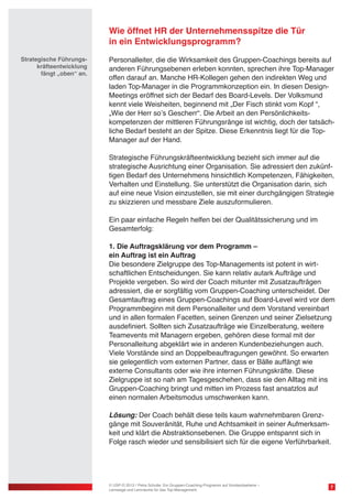 Wie öffnet HR der Unternehmensspitze die Tür
in ein Entwicklungsprogramm?
Strategische Führungskräfteentwicklung
fängt „oben“ an.

Personalleiter, die die Wirksamkeit des Gruppen-Coachings bereits auf
anderen Führungsebenen erleben konnten, sprechen ihre Top-Manager
offen darauf an. Manche HR-Kollegen gehen den indirekten Weg und
laden Top-Manager in die Programmkonzeption ein. In diesen DesignMeetings eröffnet sich der Bedarf des Board-Levels. Der Volksmund
kennt viele Weisheiten, beginnend mit „Der Fisch stinkt vom Kopf “,
„Wie der Herr so’s Gescherr“. Die Arbeit an den Persönlichkeitskompetenzen der mittleren Führungsränge ist wichtig, doch der tatsächliche Bedarf besteht an der Spitze. Diese Erkenntnis liegt für die TopManager auf der Hand.
Strategische Führungskräfteentwicklung bezieht sich immer auf die
strategische Ausrichtung einer Organisation. Sie adressiert den zukünftigen Bedarf des Unternehmens hinsichtlich Kompetenzen, Fähigkeiten,
Verhalten und Einstellung. Sie unterstützt die Organisation darin, sich
auf eine neue Vision einzustellen, sie mit einer durchgängigen Strategie
zu skizzieren und messbare Ziele auszuformulieren.
Ein paar einfache Regeln helfen bei der Qualitätssicherung und im
Gesamterfolg:
1. Die Auftragsklärung vor dem Programm –
ein Auftrag ist ein Auftrag
Die besondere Zielgruppe des Top-Managements ist potent in wirtschaftlichen Entscheidungen. Sie kann relativ autark Aufträge und
Projekte vergeben. So wird der Coach mitunter mit Zusatzaufträgen
adressiert, die er sorgfältig vom Gruppen-Coaching unterscheidet. Der
Gesamtauftrag eines Gruppen-Coachings auf Board-Level wird vor dem
Programmbeginn mit dem Personalleiter und dem Vorstand vereinbart
und in allen formalen Facetten, seinen Grenzen und seiner Zielsetzung
ausdefiniert. Sollten sich Zusatzaufträge wie Einzelberatung, weitere
Teamevents mit Managern ergeben, gehören diese formal mit der
Personalleitung abgeklärt wie in anderen Kundenbeziehungen auch.
Viele Vorstände sind an Doppelbeauftragungen gewöhnt. So erwarten
sie gelegentlich vom externen Partner, dass er Bälle auffängt wie
externe Consultants oder wie ihre internen Führungskräfte. Diese
Zielgruppe ist so nah am Tagesgeschehen, dass sie den Alltag mit ins
Gruppen-Coaching bringt und mitten im Prozess fast ansatzlos auf
einen normalen Arbeitsmodus umschwenken kann.
Lösung: Der Coach behält diese teils kaum wahrnehmbaren Grenzgänge mit Souveränität, Ruhe und Achtsamkeit in seiner Aufmerksamkeit und klärt die Abstraktionsebenen. Die Gruppe entspannt sich in
Folge rasch wieder und sensibilisiert sich für die eigene Verführbarkeit.

© USP-D 2013 / Petra Schulte: Ein Gruppen-Coaching-Programm auf Vorstandsebene –
Lernwege und Lernräume für das Top-Management

7

 