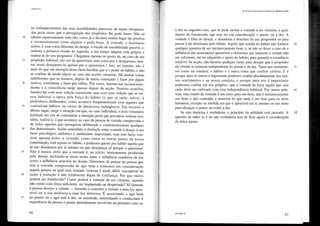 IV. Do tipo de prova que o princfpia da utilidade admite
81
CFT-UTIL-6
a dor no segundo caso, que se pode incitar a vontade a ser virtuosa, a qual,
depois de fortaleci da, age sem ter em consideração o prazer ou a dor. A
vontade é filha do desejo, e abandona o domínio do seu progenitor só para
passar a ser dominada pelo hábito. Aquilo que resulta do hábito não fornece 50
qualquer garantia de ser intrinsecamente bom, e, se não se desse o caso de a
influência das associações aprazíveis e dolorosas que induzem a virtude não
ser suficiente, até ter adquirido o apoio do hábito, para garantir a constância
infalível da acção, não haveria qualquer razão para desejar que o propósito
da virtude se tornasse independente do prazer e da dor. Tanto nos sentimen- 55
tos como na conduta, o hábito é a única coisa que confere certeza. E é
porque para os outros é importante poderem confiar absolutamente nos nos-
sos sentimentos e na nossa conduta, e porque para nós é importante
podermos confiar em nós próprios, que a vontade de fazer aquilo que está
certo deve ser cultivada com esta independência habitual. Por outras pala- 60
vras, este estado da vontade é um meio para um bem, não é intrinsecamente
um bem, e não contradiz a doutrina de que nada é um bem para os seres
humanos, excepto na medida em que é aprazível em si mesmo ou um meio
para alcançar o prazer ou evitar a dor.
Se esta doutrina é verdadeira, o princípio da utilidade está provado. A 12
questão de saber se é ou não verdadeira tem de ficar agora à consideração
do leitor atento.
ao enfraquecimento das suas sensibilidades passivas) ou sejam ultrapassa-
dos pelas dores que a perseguição dos propósitos lhe pode trazer. Não só
10 admito Iigorosamente tudo isto, como já o declarei noutro lugar tão positiva
e veementemente como alguém o pode fazer. A vontade, o fenómeno
activo, é uma coisa diferente do desejo, o estado de sensibilidade passiva, e,
embora a primeira resulte do segundo, a seu tempo adquire vida própria e
separa-se do seu progenitor. Chegamos mesmo ao ponto de, no caso de um
15 propósito habitual, em vez de querermos uma coisa por a desejarmos, mui-
tas vezes desejarmo-la apenas por a querermos.t Isto, no entanto, não é
mais do que um exemplo desse facto familiar que é o poder do hábito, e não
se confina de modo algum ao caso das acções virtuosas. Há muitas coisas
indiferentes que os homens, depois de terem começado a fazer por algum
20 motivo, continuam a fazer por hábito. Por vezes, fazemo-las inconsciente-
mente e a consciência surge apenas depois da acção. Noutras ocasiões,
fazemo-las com uma volição consciente, mas com uma volição que se tor-
nou habitual e opera pela força do hábito (o que se opõe, talvez, à
preferência deliberada), como acontece frequentemente com aqueles que
25 contraíram hábitos ou vícios de perniciosa indulgência. Em terceiro e
último lugar, surge a situação em que, no caso individual, o acto voluntário
habitual, em vez de contradizer a intenção geral que prevalece noutras oca-
siões, realiza-a, o que acontece no caso da pessoa de virtude comprovada e
de todos aqueles que perseguem deliberada e consistentemente qualquer
30 fim determinado. Assim entendida, a distinção entre vontade e desejo é um
facto psicológico autêntico e muitíssimo importante, mas este facto con-
siste apenas nisto: a vontade, como todas as outras partes da nossa
constituição, está sujeita ao hábito, e podemos querer por hábito aquilo que
já não desejamos por si mesmo ou que desejamos só porque o queremos.
35 Não é menos certo que a vontade é, no início, inteiramente produzida
pelo desejo, incluindo-se nesse termo tanto a influência repulsiva da dor
como a influência atractiva do desejo. Deixemos de pensar na pessoa que
tem a vontade comprovada de agir bem e tomemos em consideração
aquela pessoa na qual essa vontade virtuosa é ainda débil, susceptível de
40 ceder à tentação e não totalmente digna de confiança. Por que meios
poderá ser fortaleci da? Como poderá a vontade de ser virtuoso, quando
não existe com força suficiente, ser implantada ou despertada? Só fazendo
a pessoa desejar a virtude - fazendo-a conceber a virtude a uma luz apra-
zível ou a sua ausência a uma luz dolorosa. É associando o agir bem
45 ao prazer ou o agir mal à dor, ou extraindo, estimulando e conduzindo à
expeIiência da pessoa o prazer naturalmente envolvido no primeiro caso ou
80
Ulilitarísmo
 