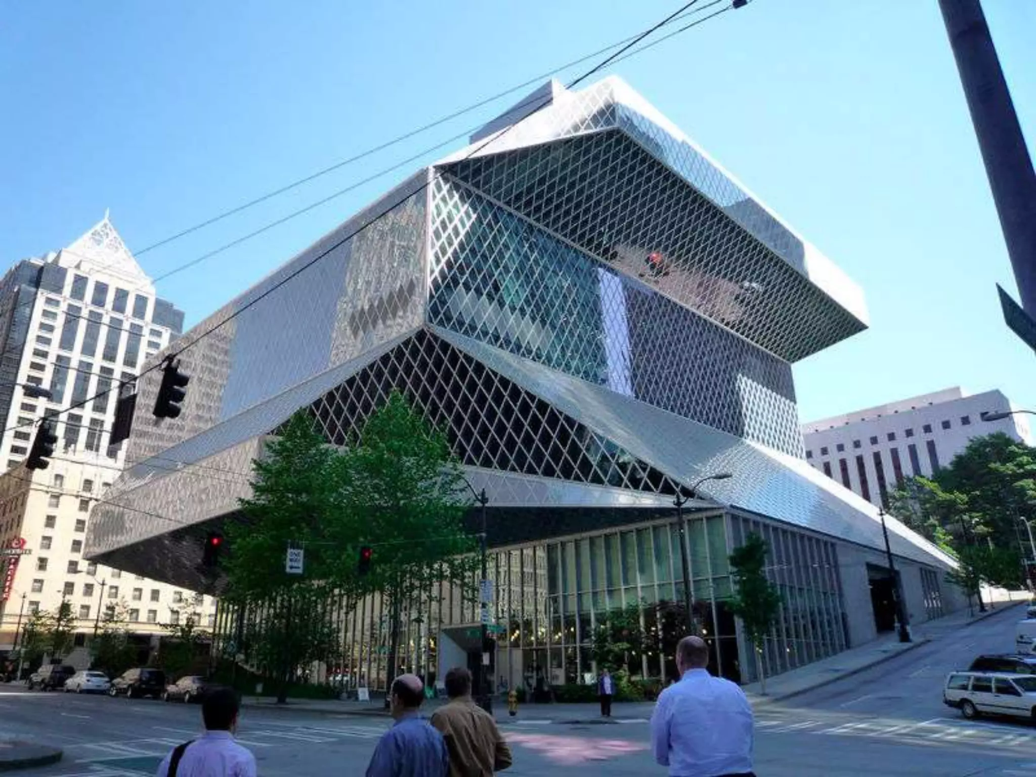 Seattle Public Library stands as an example of

                    Seattle Public Library
forward thinking, open design meant for
community use.
 
