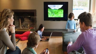 Google Confidential and ProprietaryFonte: Think Insights, artigo “O consumidor brasileiro agora é hiper”, Setembro 2014.
PANORAMA
O vídeo é a plataforma
de entretenimento
para os brasileiros e
ele já é consumido
multiplataformas.
Hiper
Entretido
 